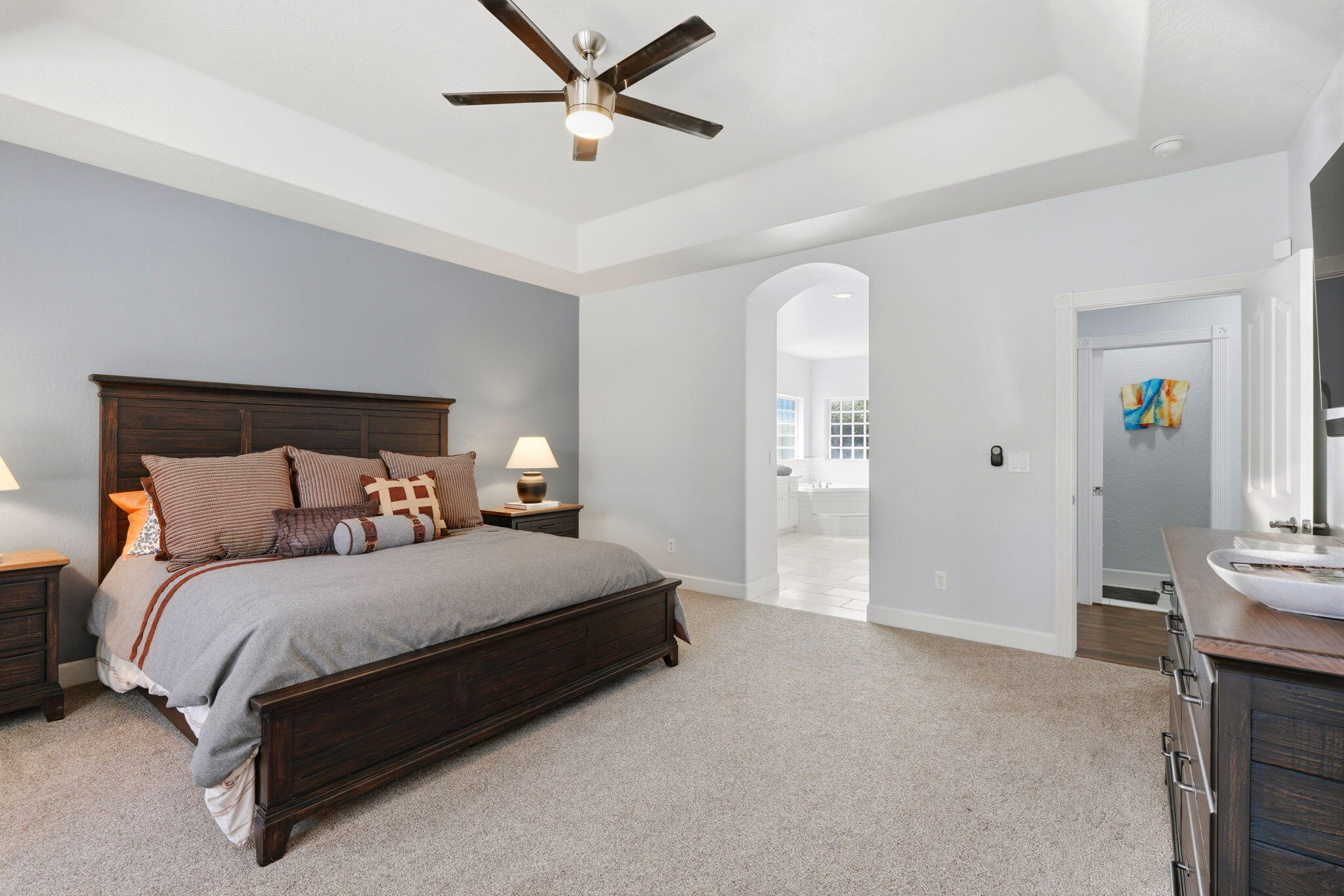 5036 Lakewood Dr, Visalia, CA 93291