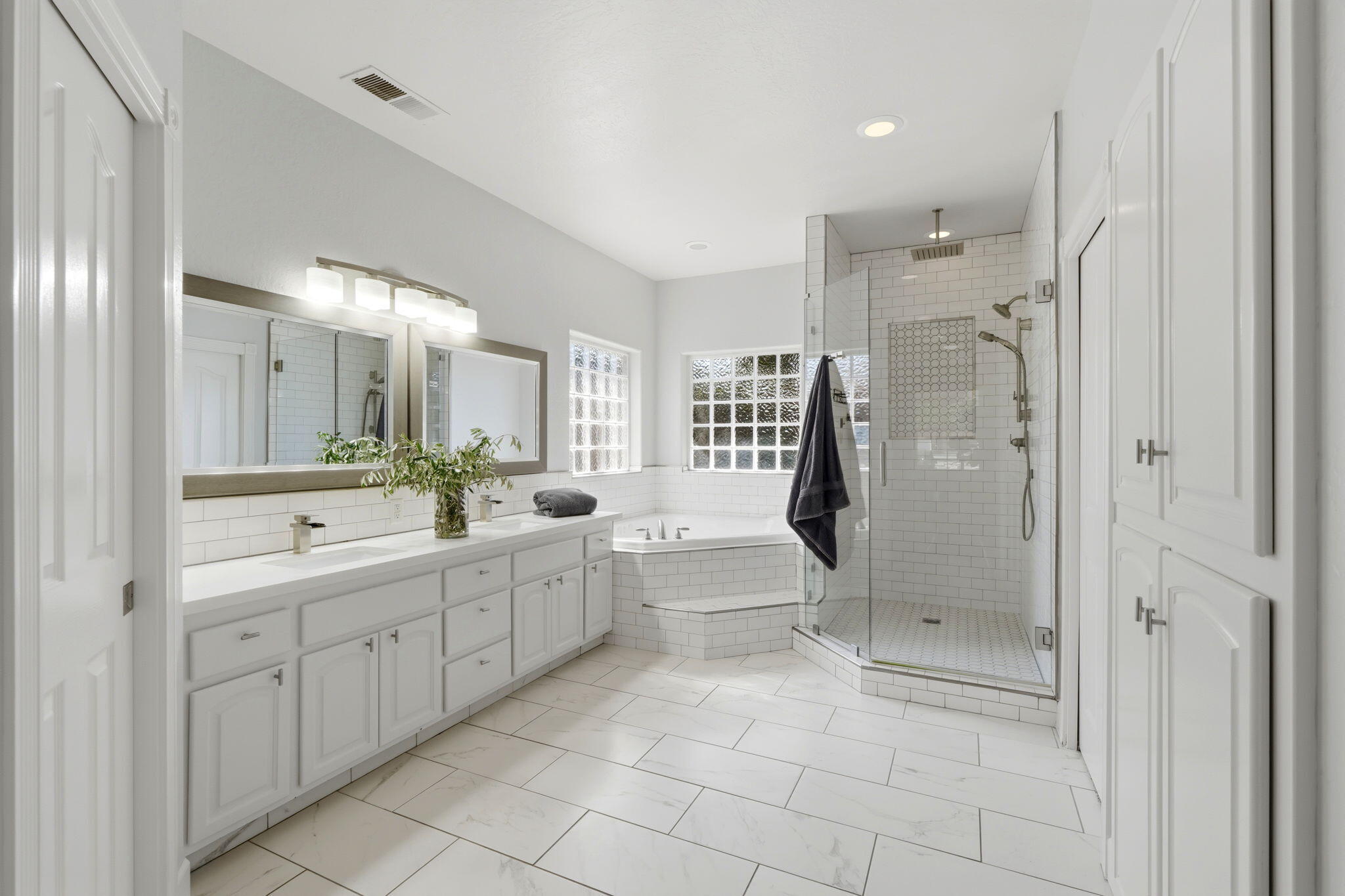 5036 Lakewood Dr, Visalia, CA 93291