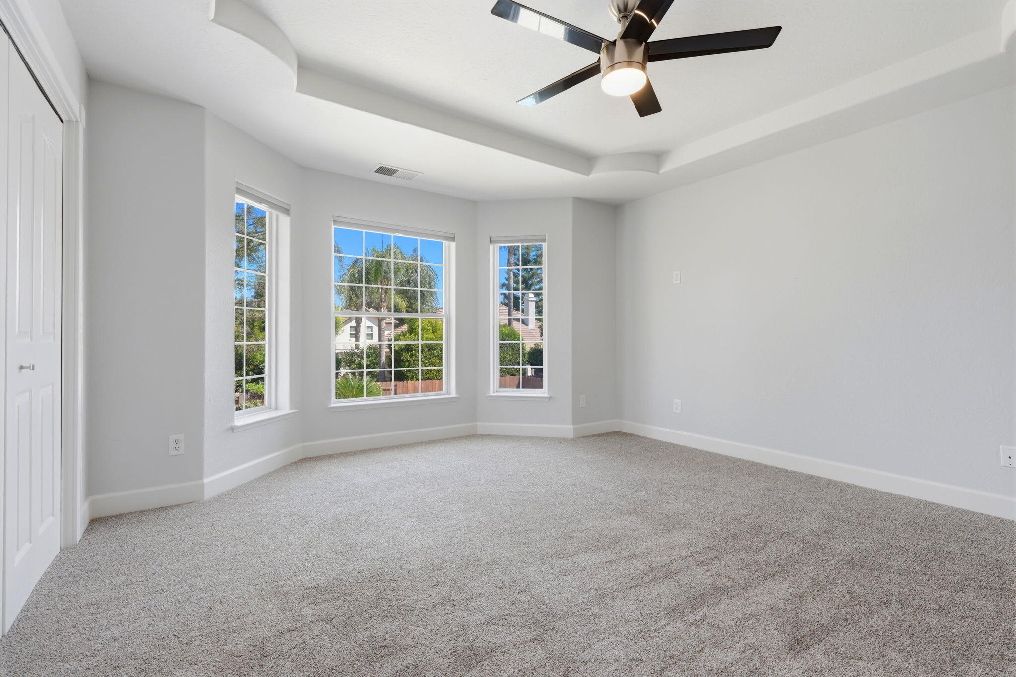 5036 Lakewood Dr, Visalia, CA 93291
