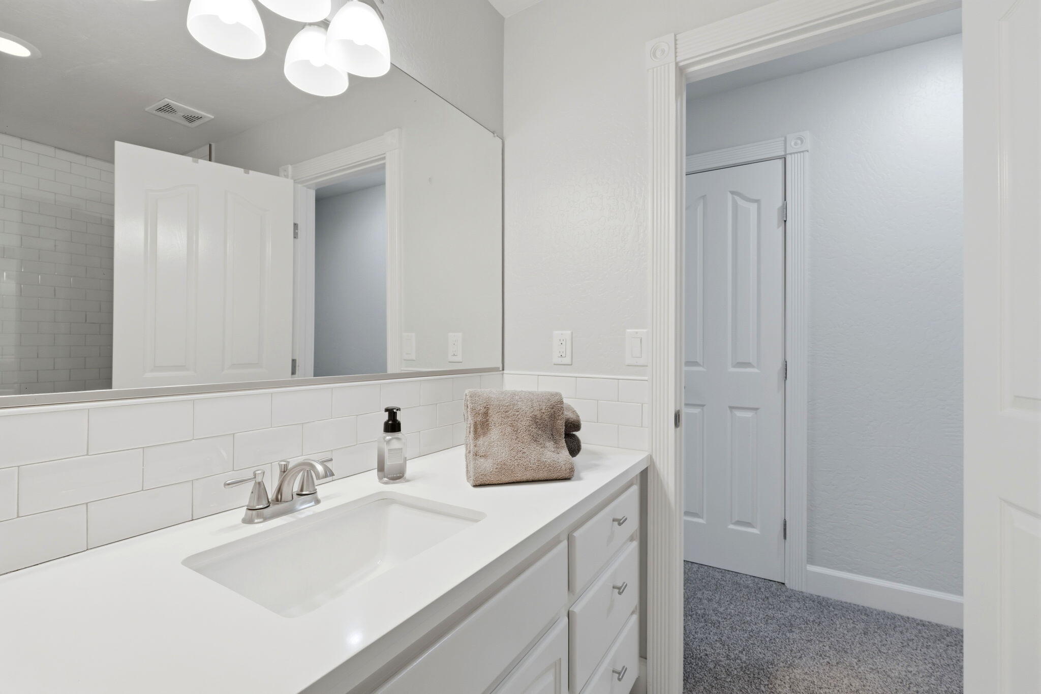 5036 Lakewood Dr, Visalia, CA 93291