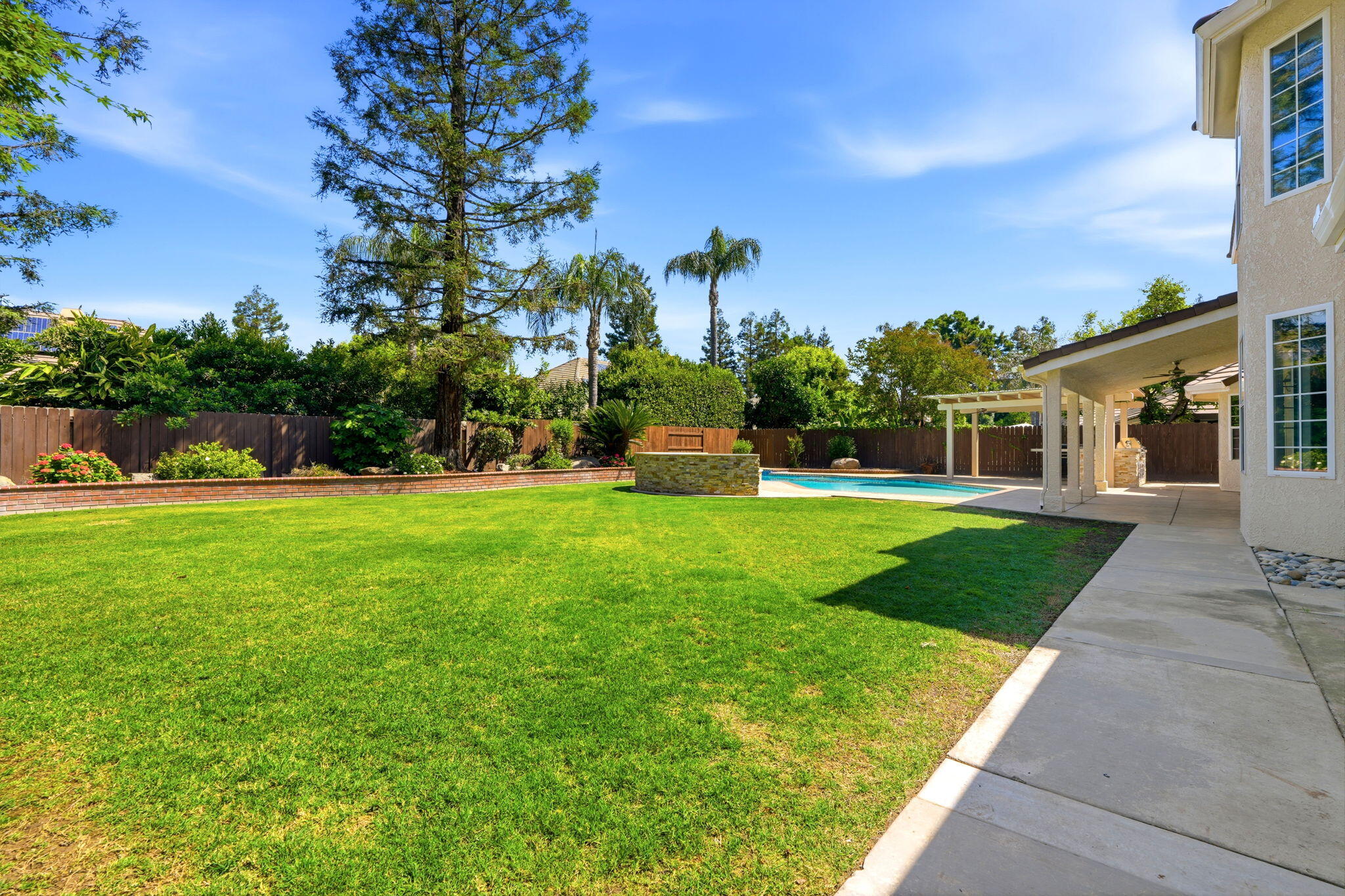 5036 Lakewood Dr, Visalia, CA 93291