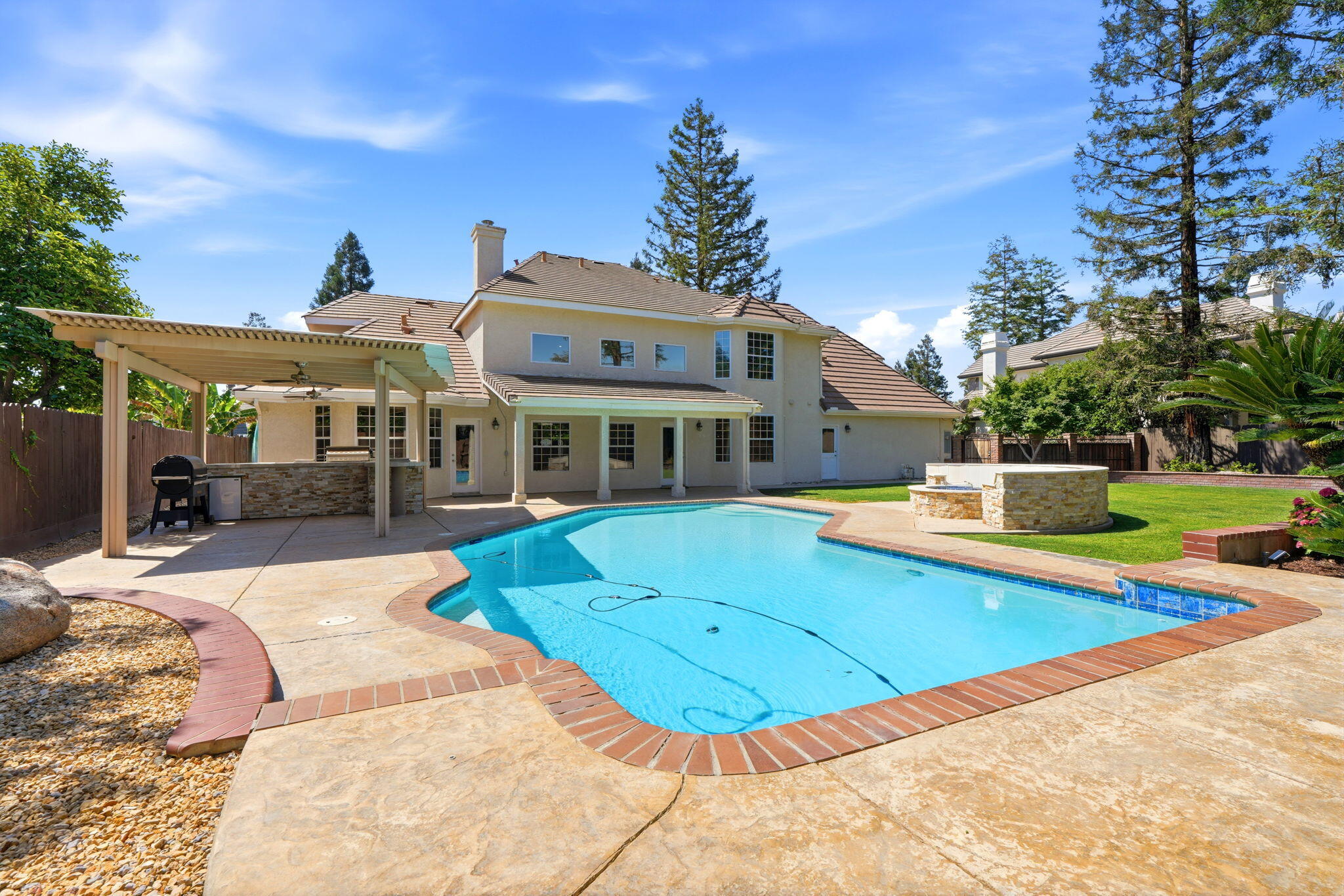 5036 Lakewood Dr, Visalia, CA 93291