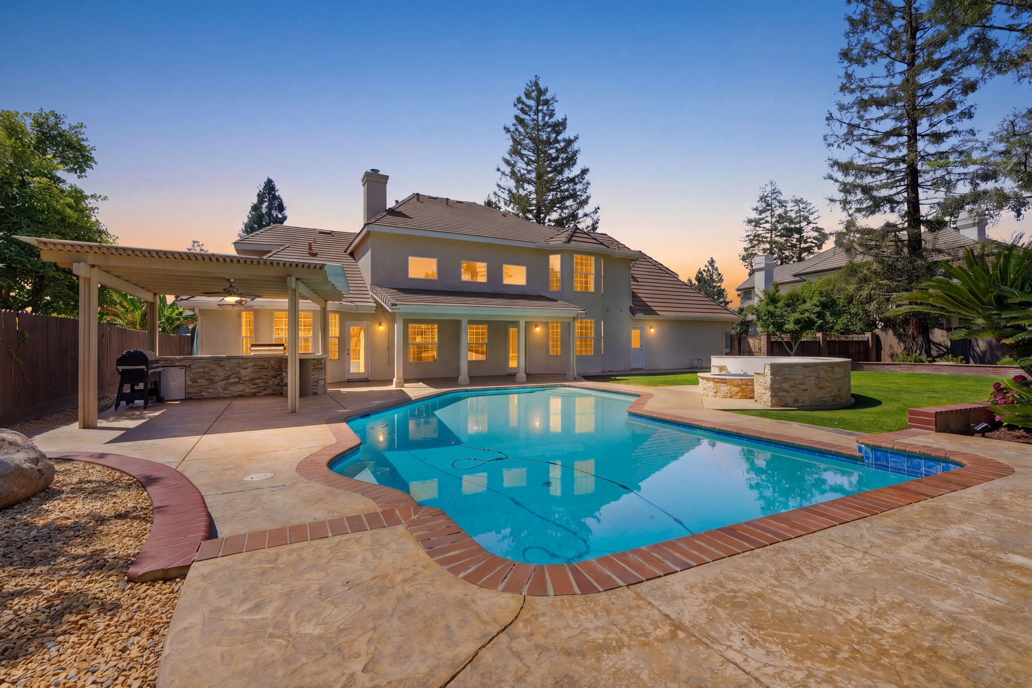 5036 Lakewood Dr, Visalia, CA 93291