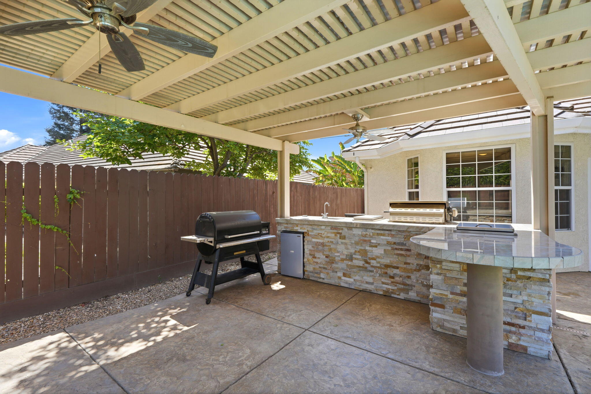 5036 Lakewood Dr, Visalia, CA 93291