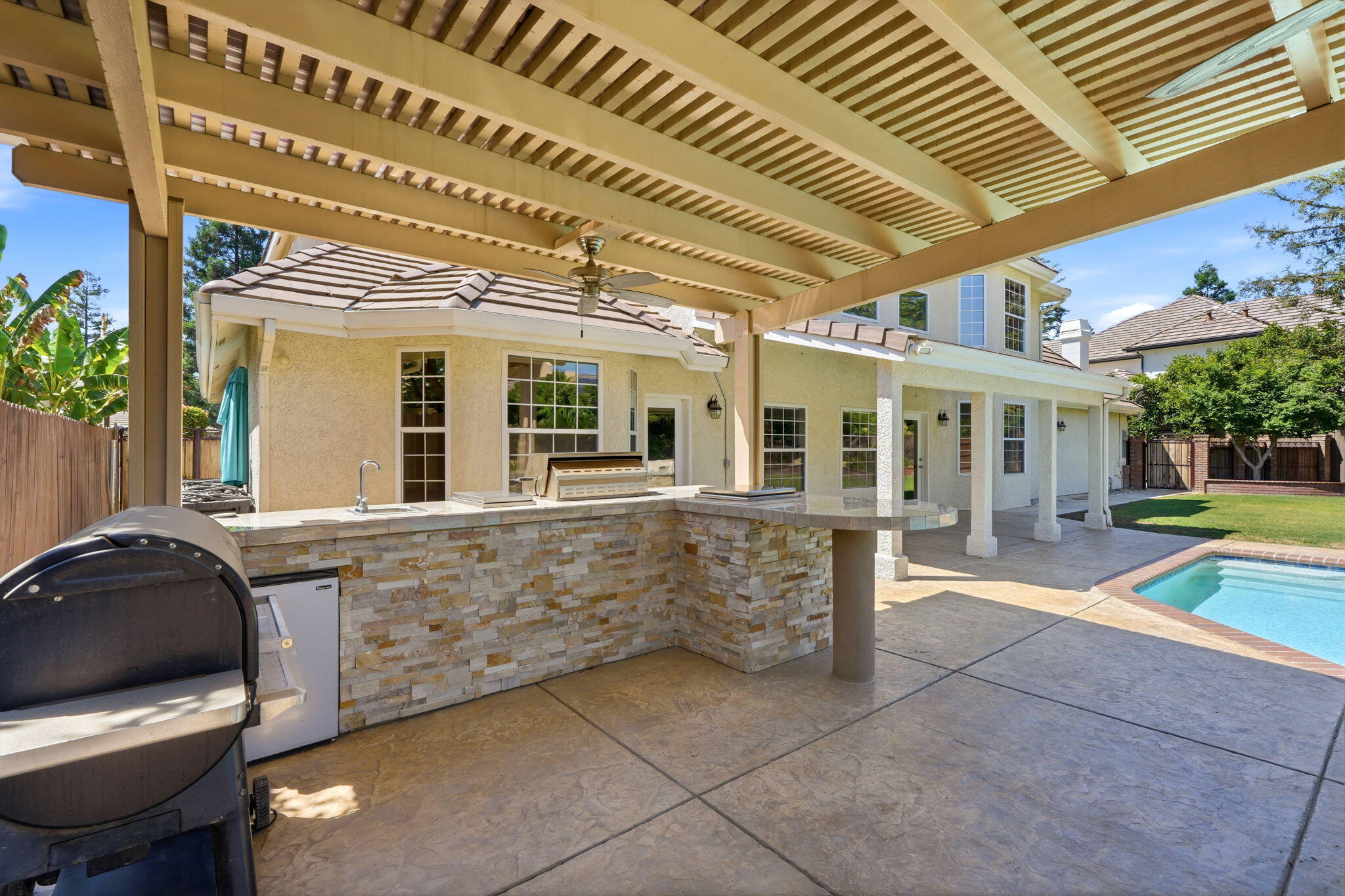 5036 Lakewood Dr, Visalia, CA 93291