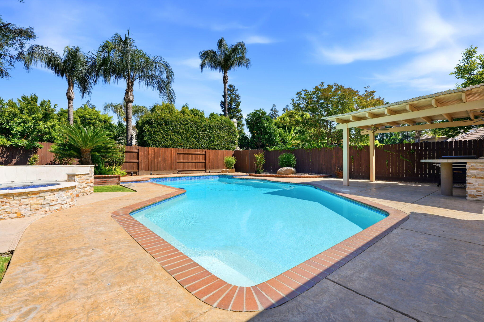5036 Lakewood Dr, Visalia, CA 93291