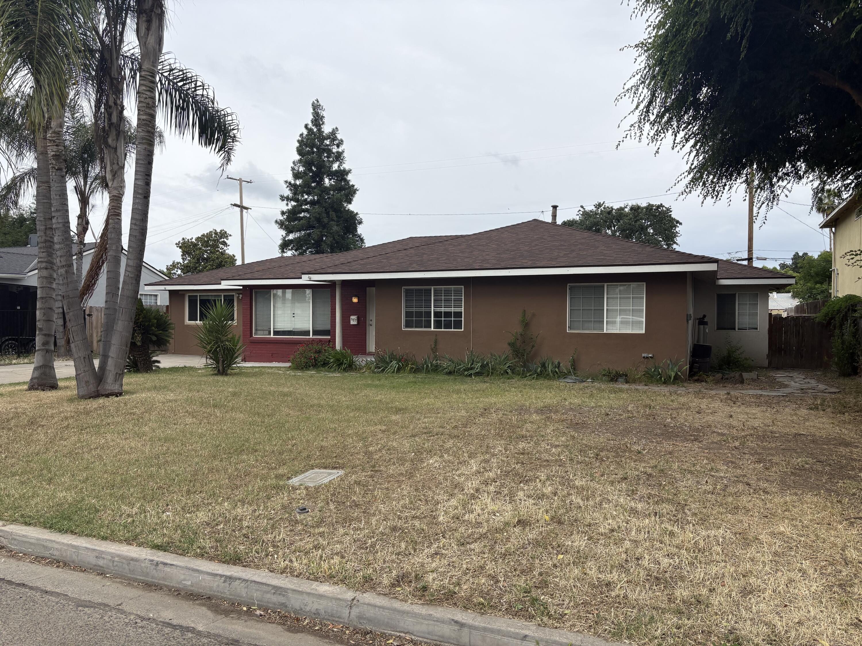 507 S Linda Vista St, Visalia, CA 93277