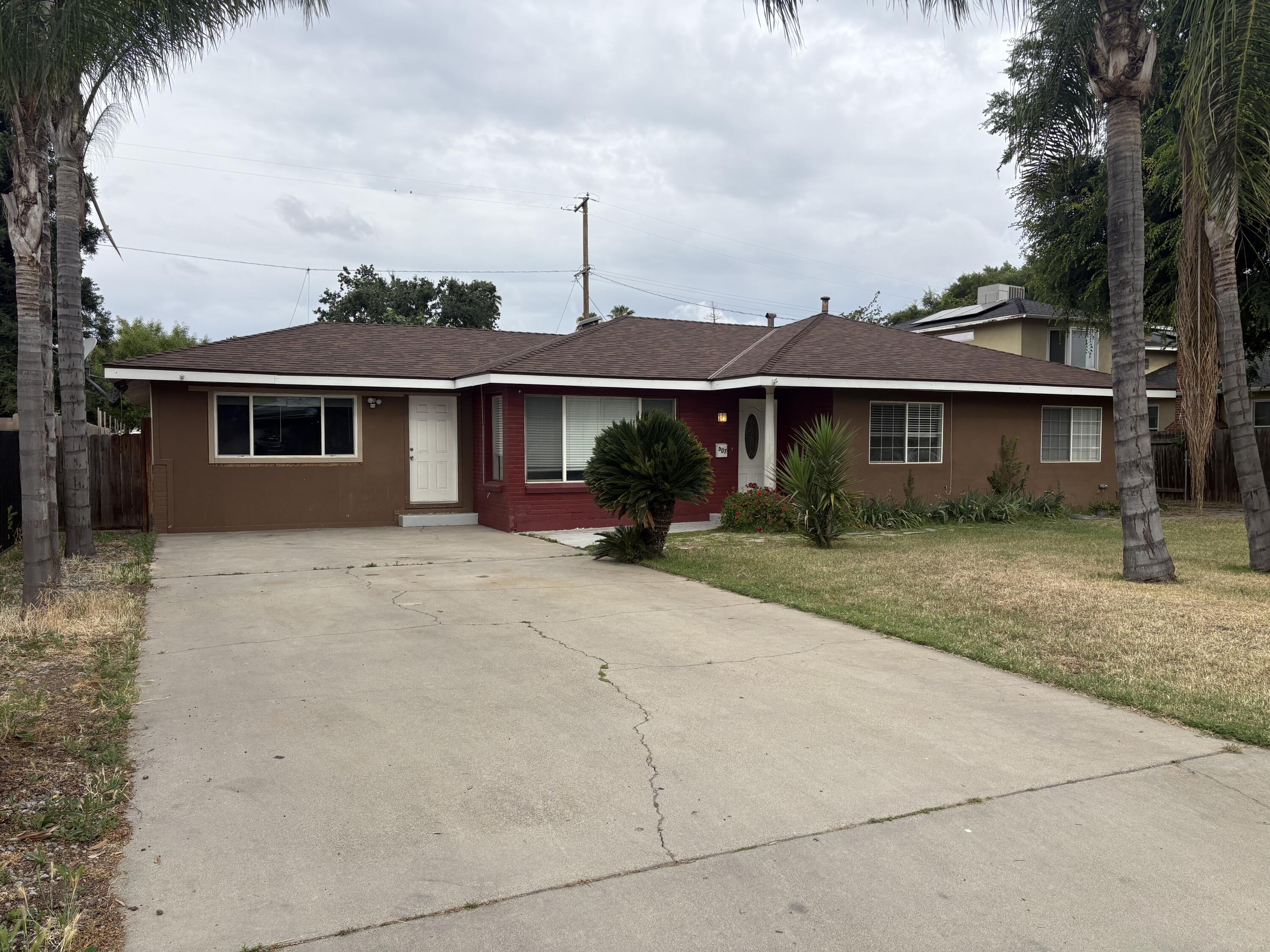 507 S Linda Vista St, Visalia, CA 93277