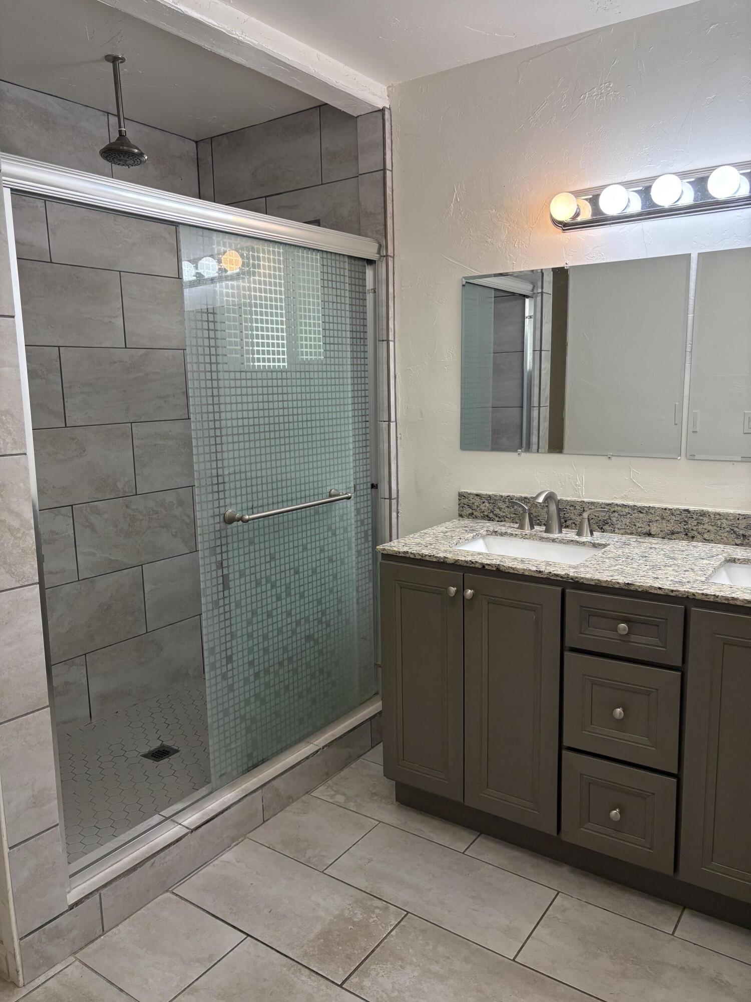 507 S Linda Vista St, Visalia, CA 93277