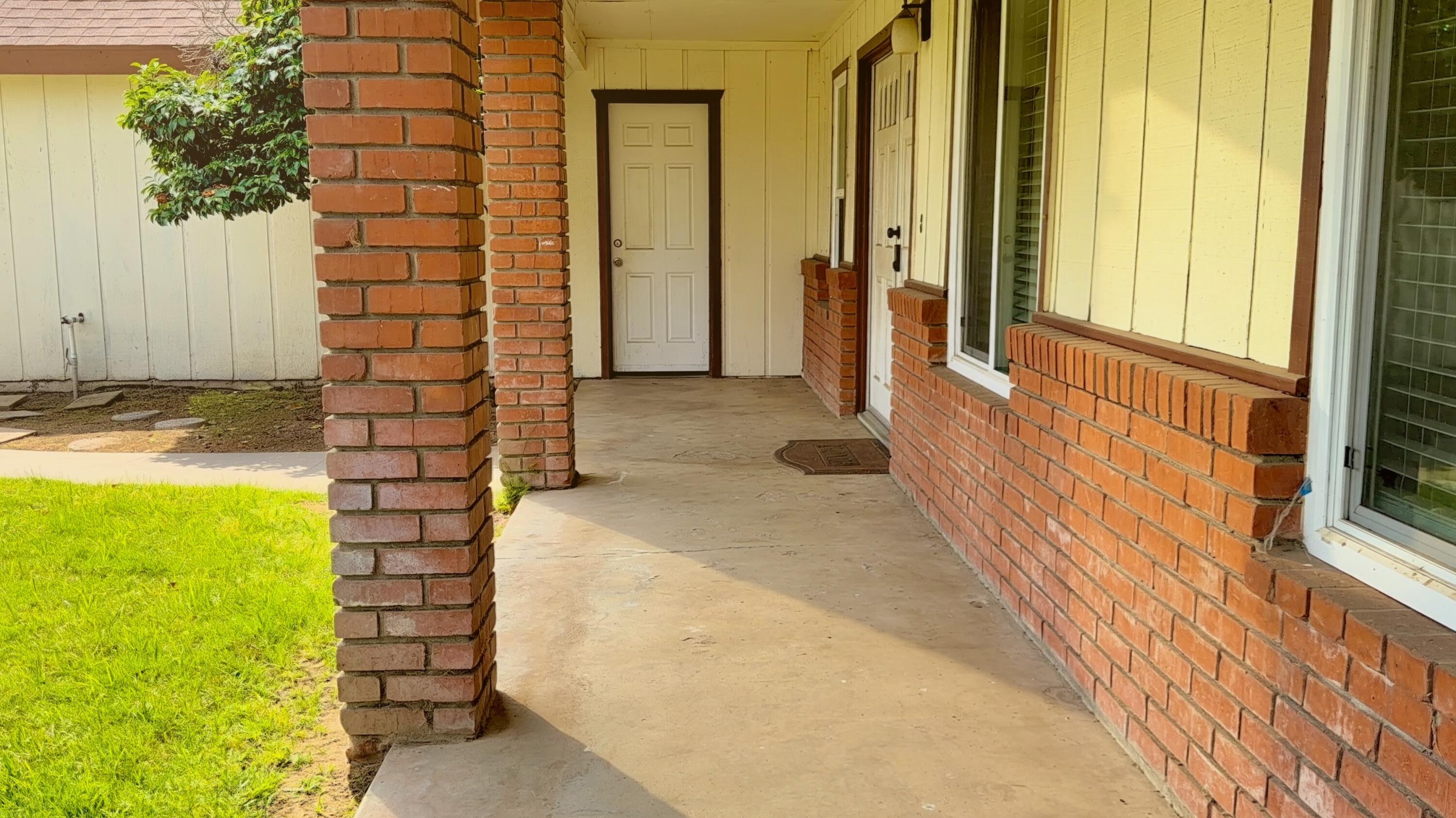 331 S Lotas St, Porterville, CA 93257