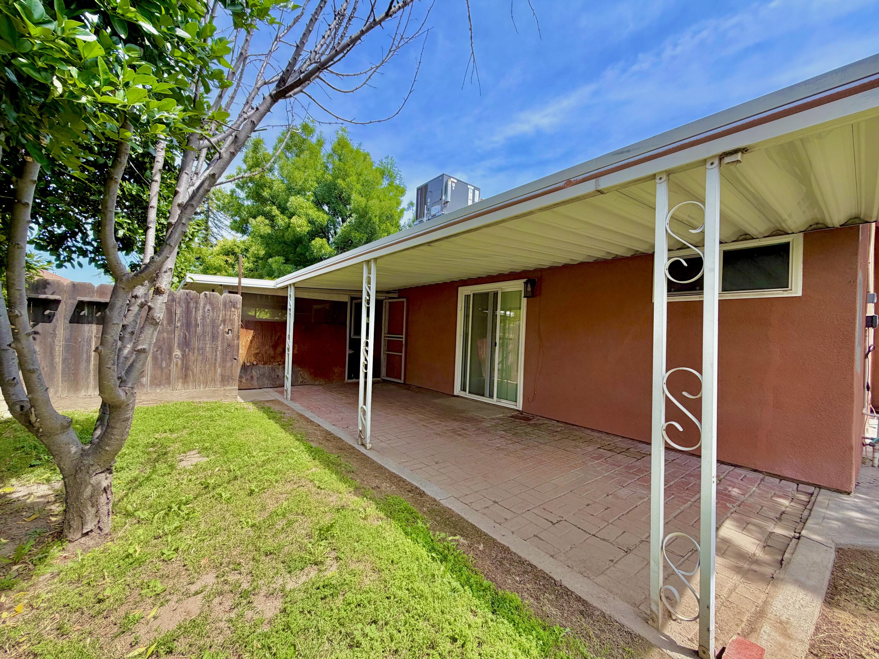 331 S Lotas St, Porterville, CA 93257