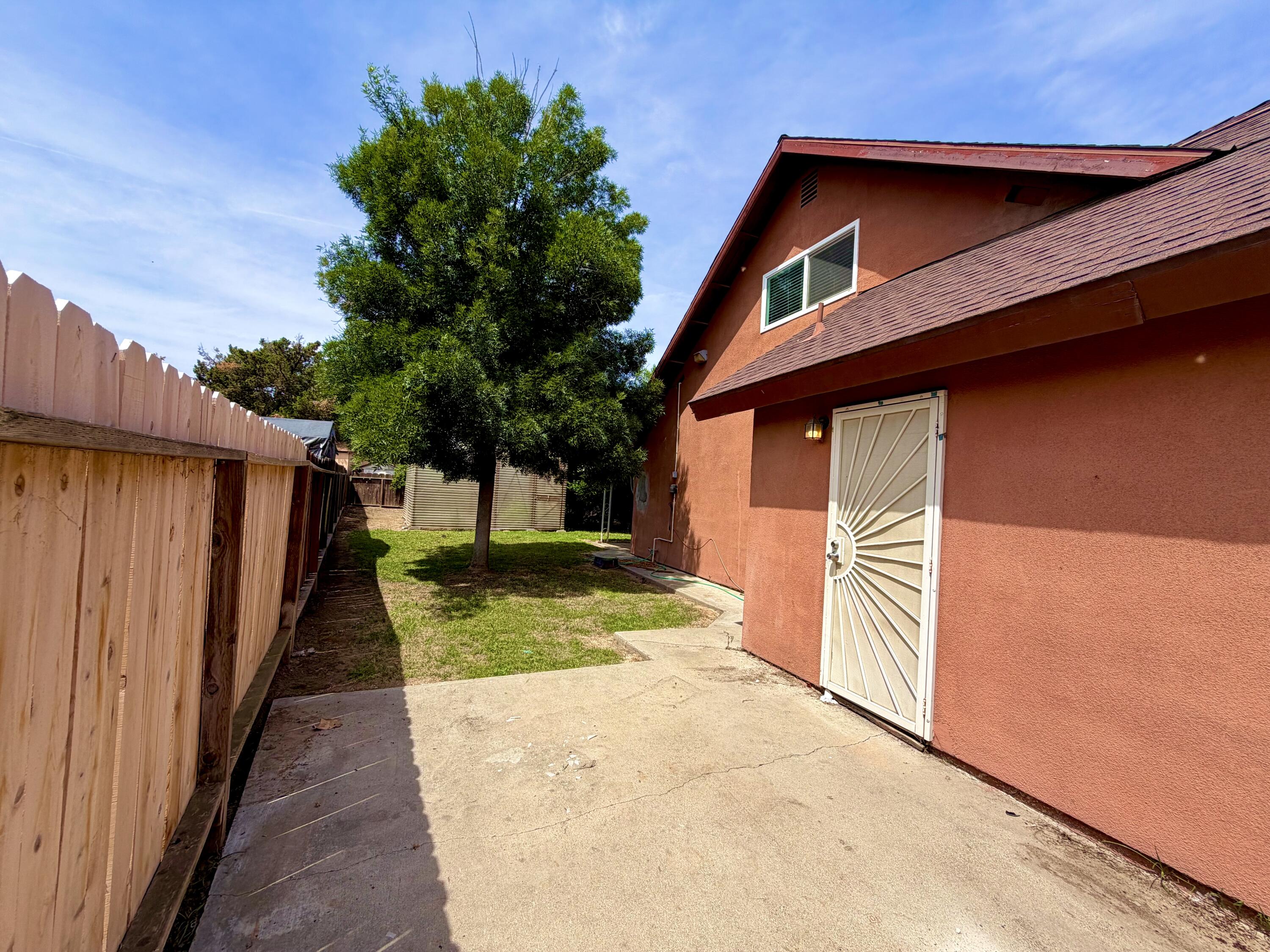 331 S Lotas St, Porterville, CA 93257