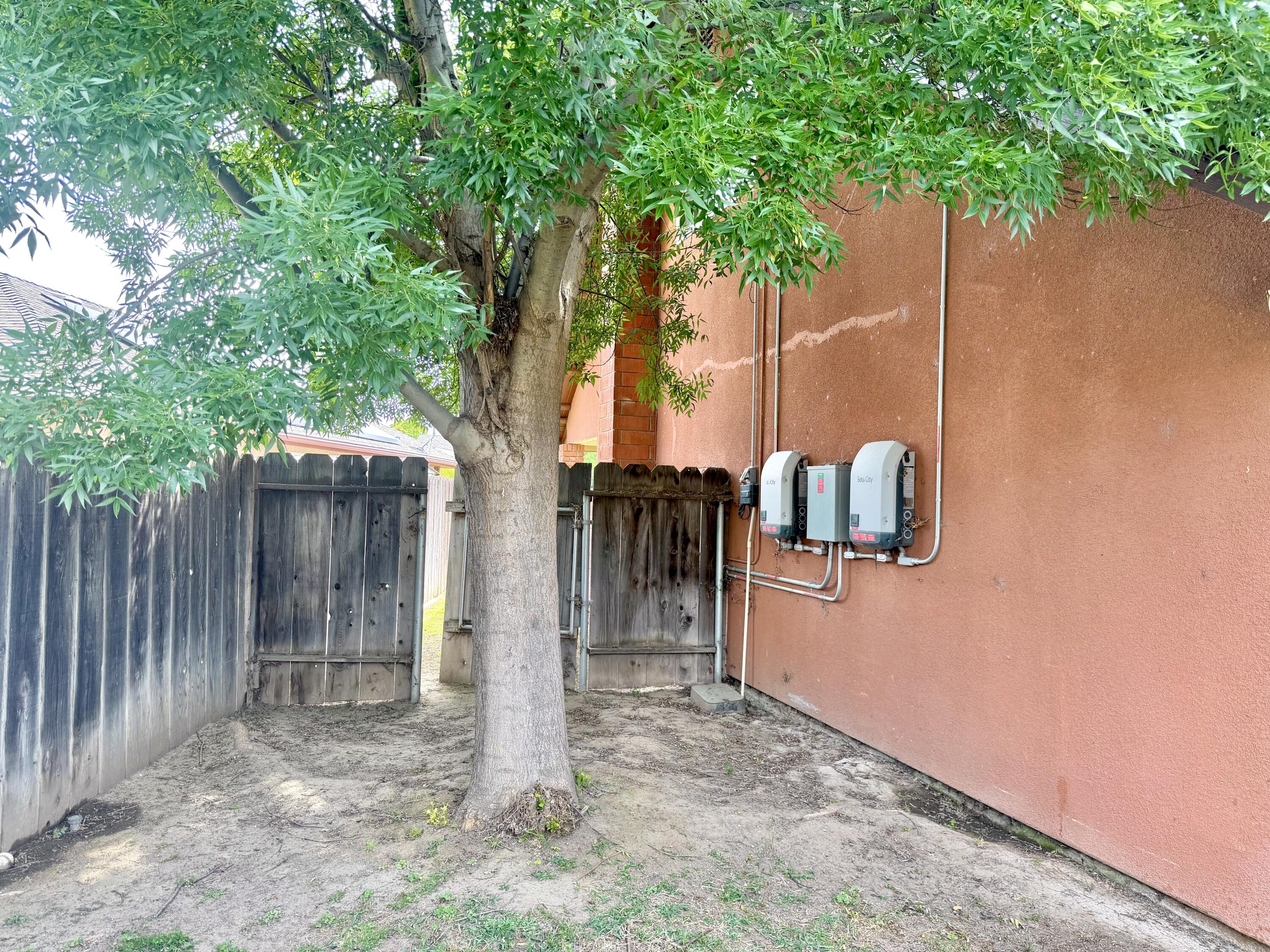 331 S Lotas St, Porterville, CA 93257