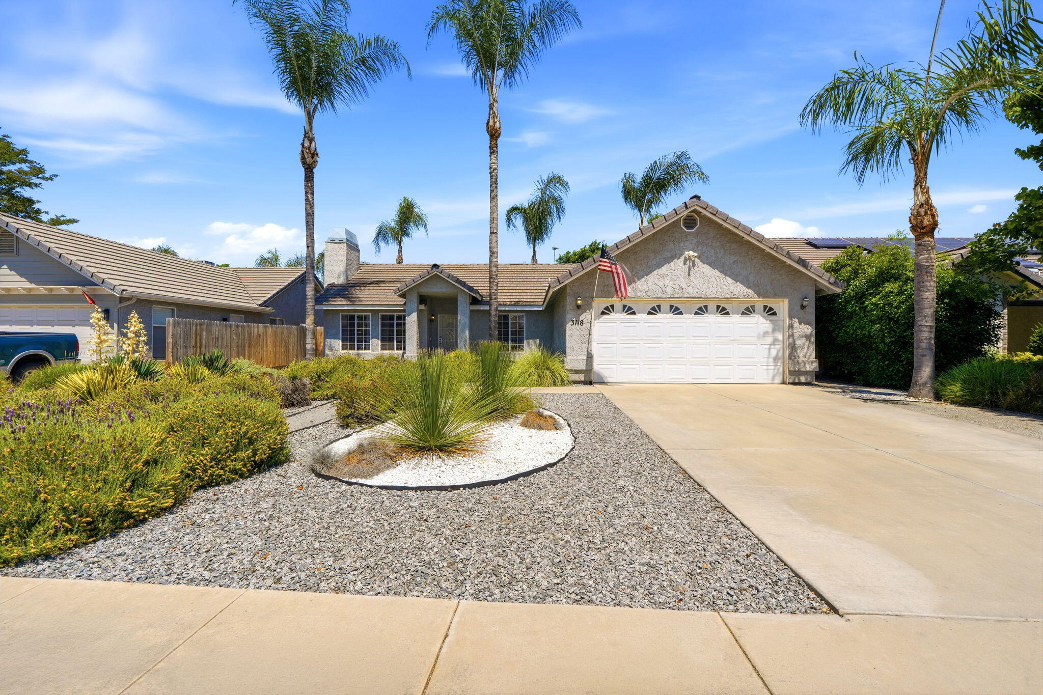 3118 W Loyola Ct, Visalia, CA 93277
