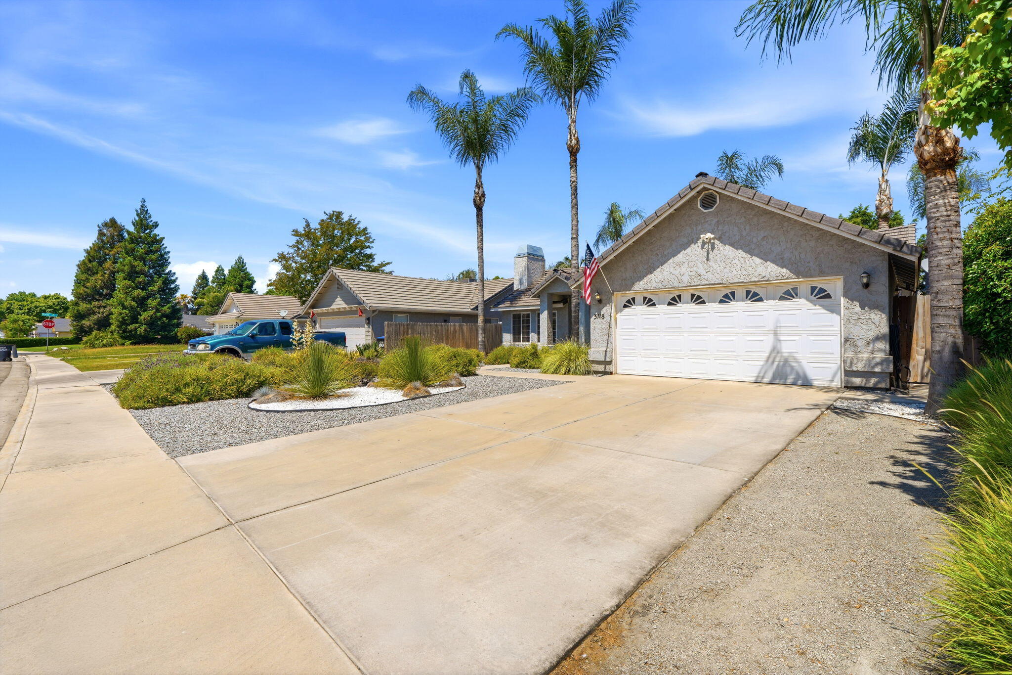 3118 W Loyola Ct, Visalia, CA 93277