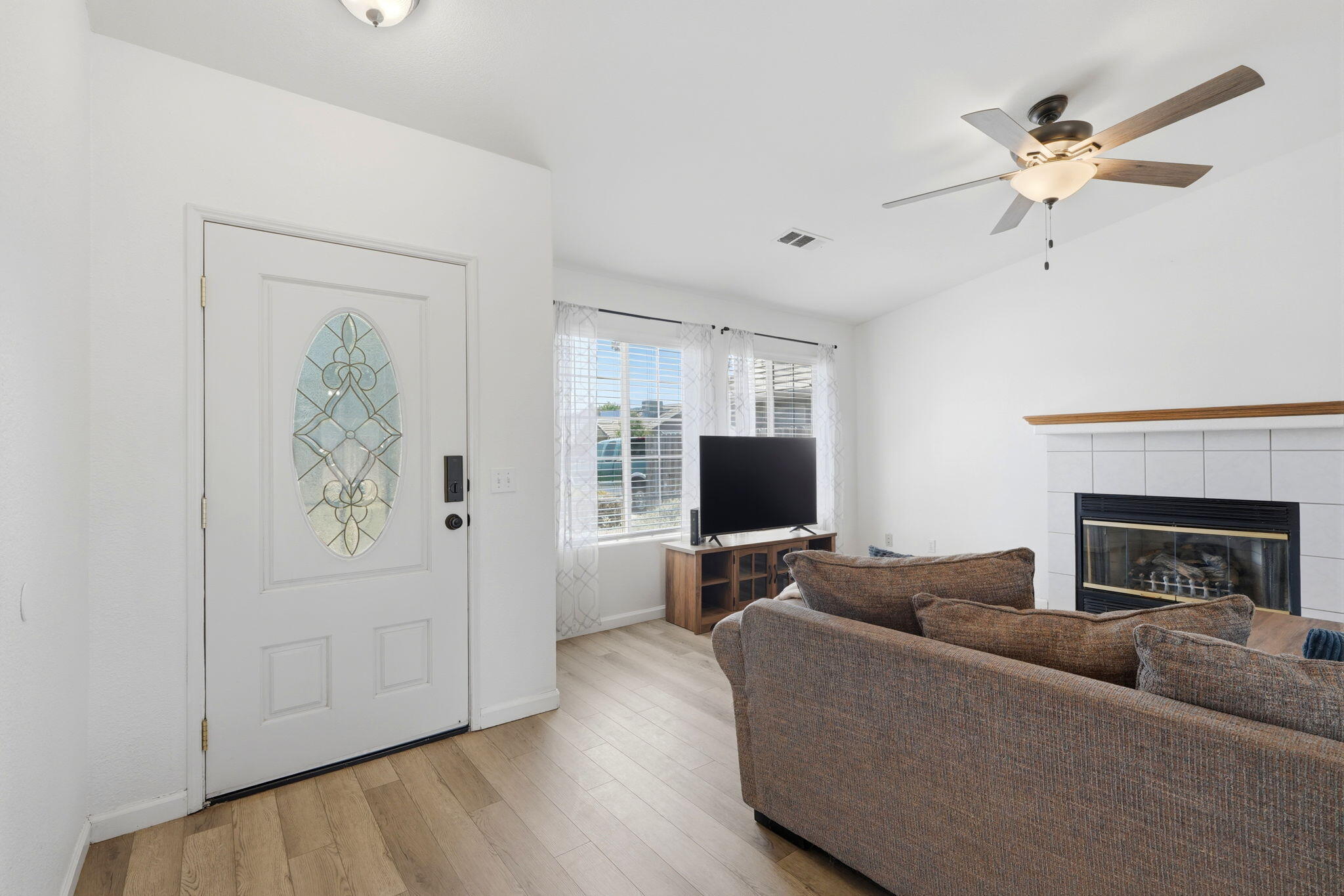 3118 W Loyola Ct, Visalia, CA 93277