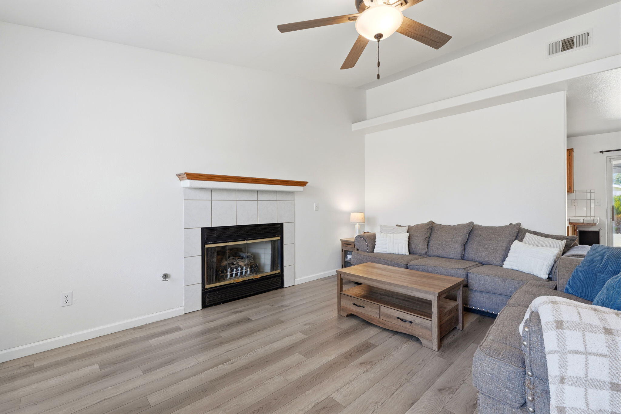 3118 W Loyola Ct, Visalia, CA 93277