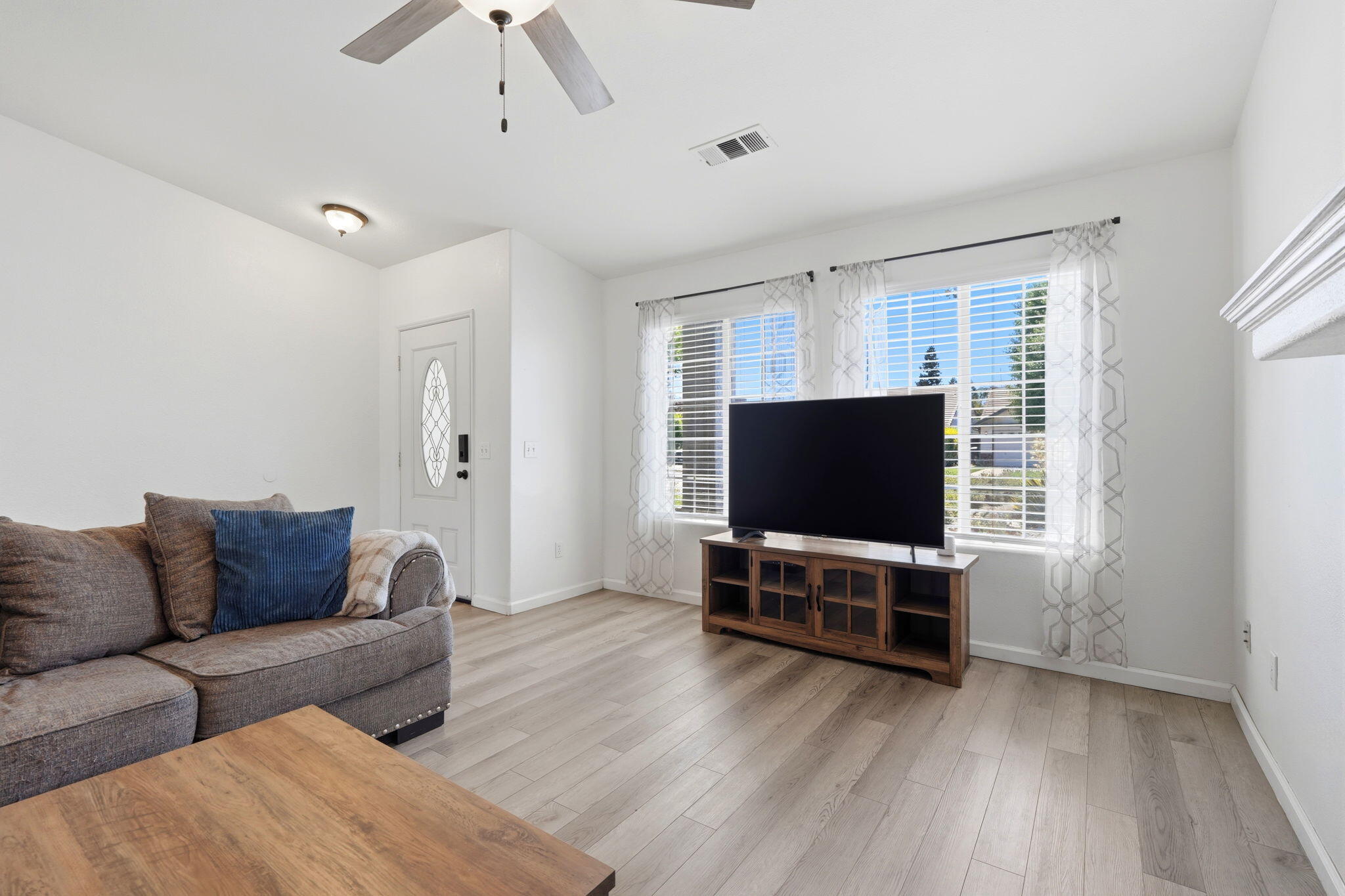 3118 W Loyola Ct, Visalia, CA 93277
