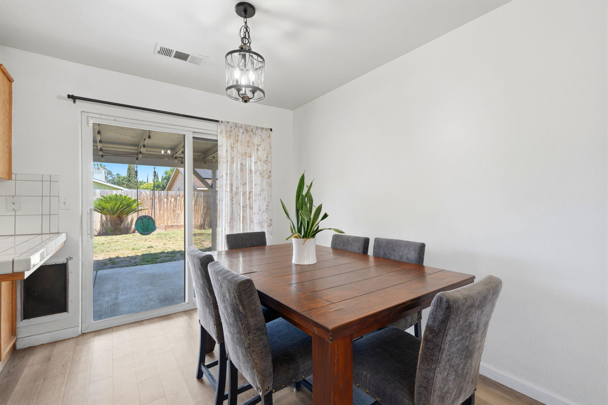 3118 W Loyola Ct, Visalia, CA 93277