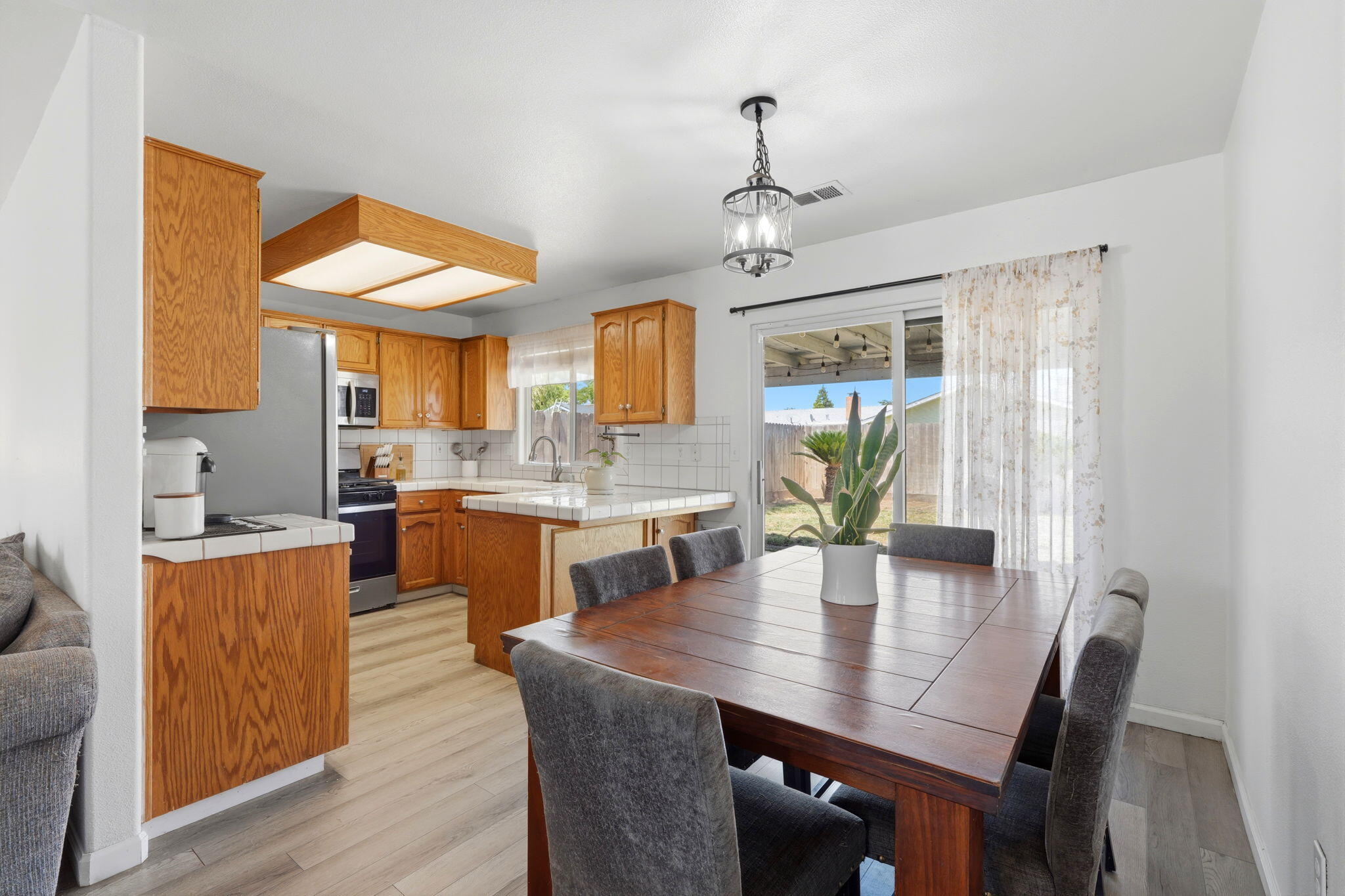 3118 W Loyola Ct, Visalia, CA 93277