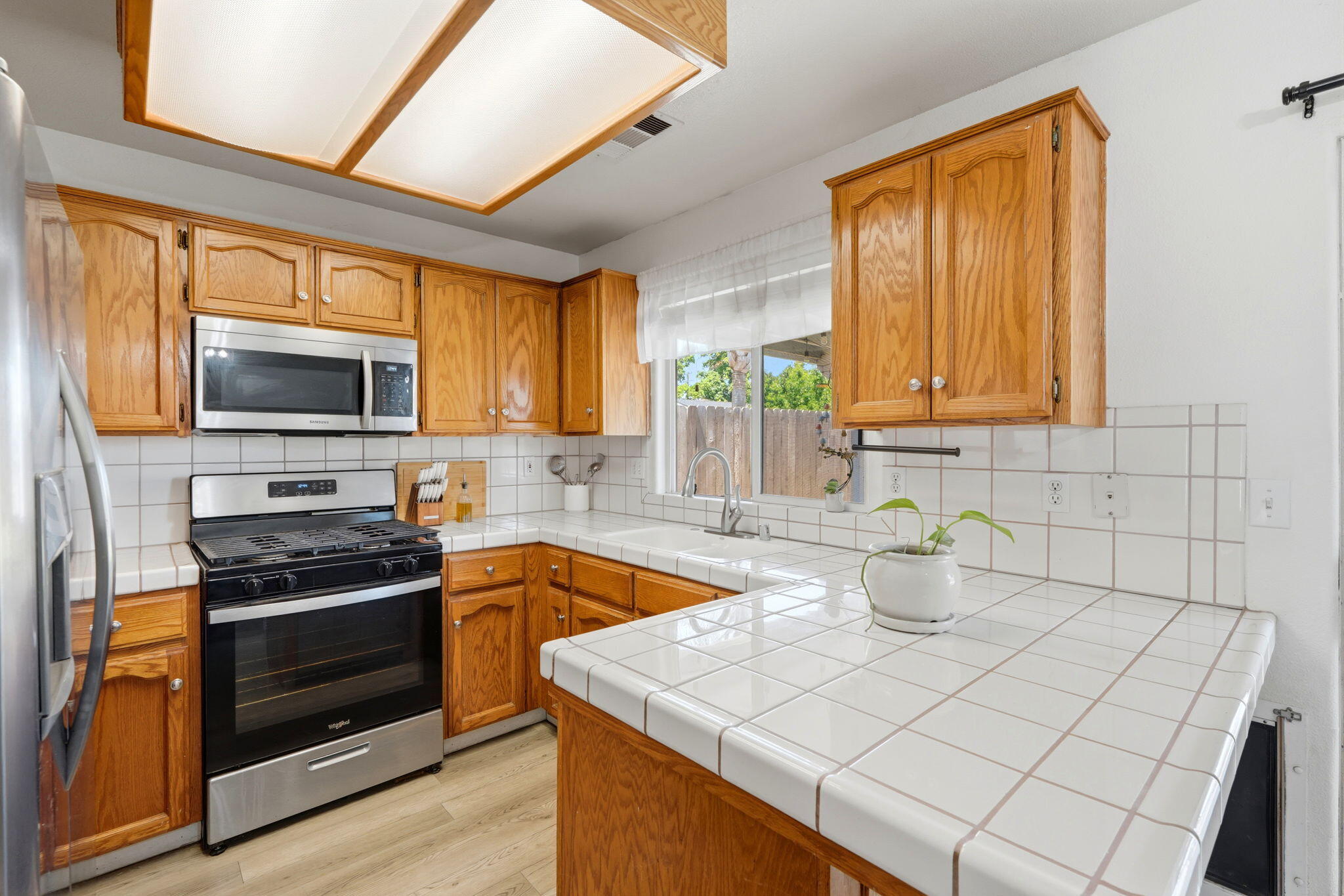 3118 W Loyola Ct, Visalia, CA 93277