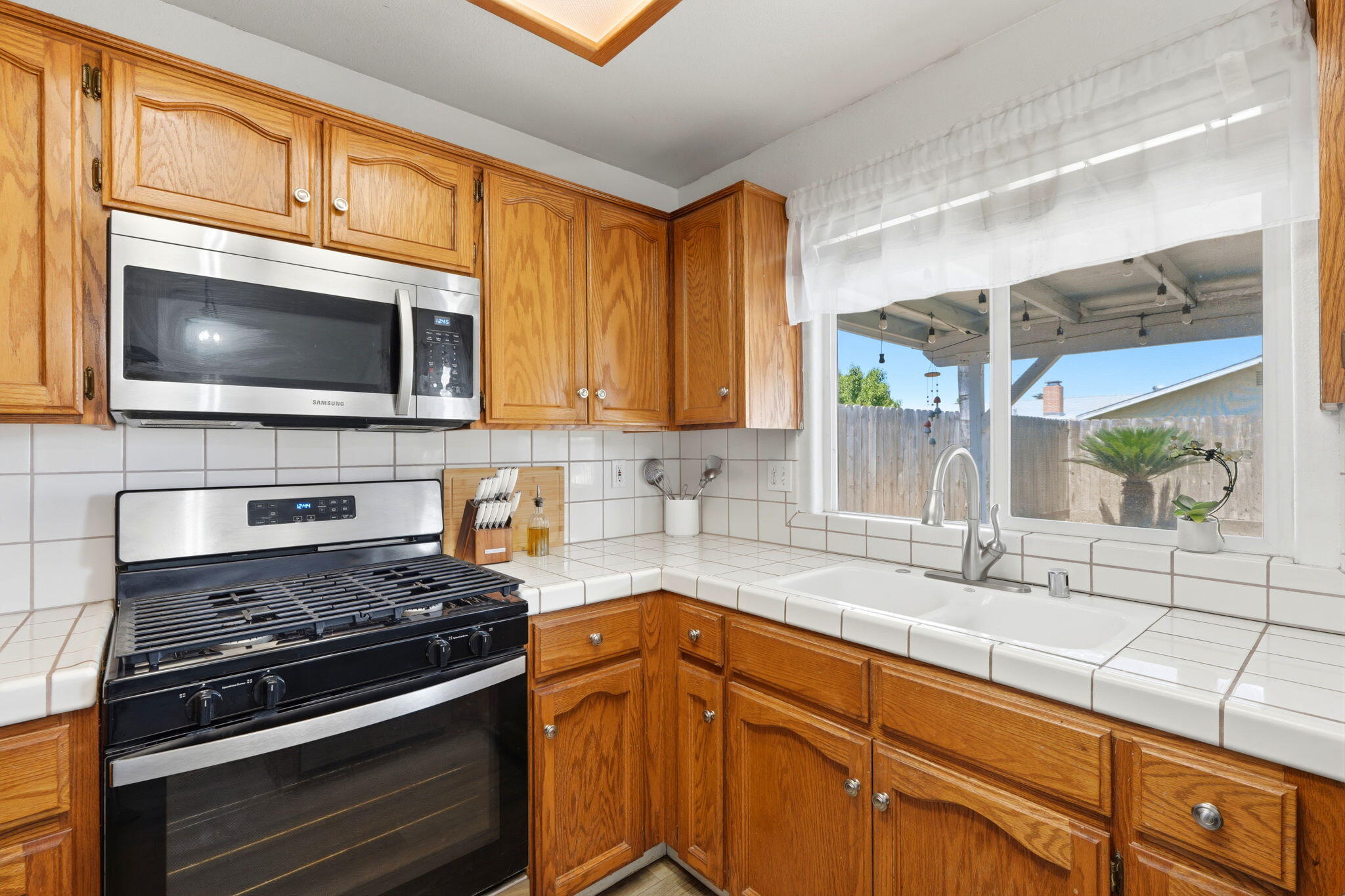 3118 W Loyola Ct, Visalia, CA 93277