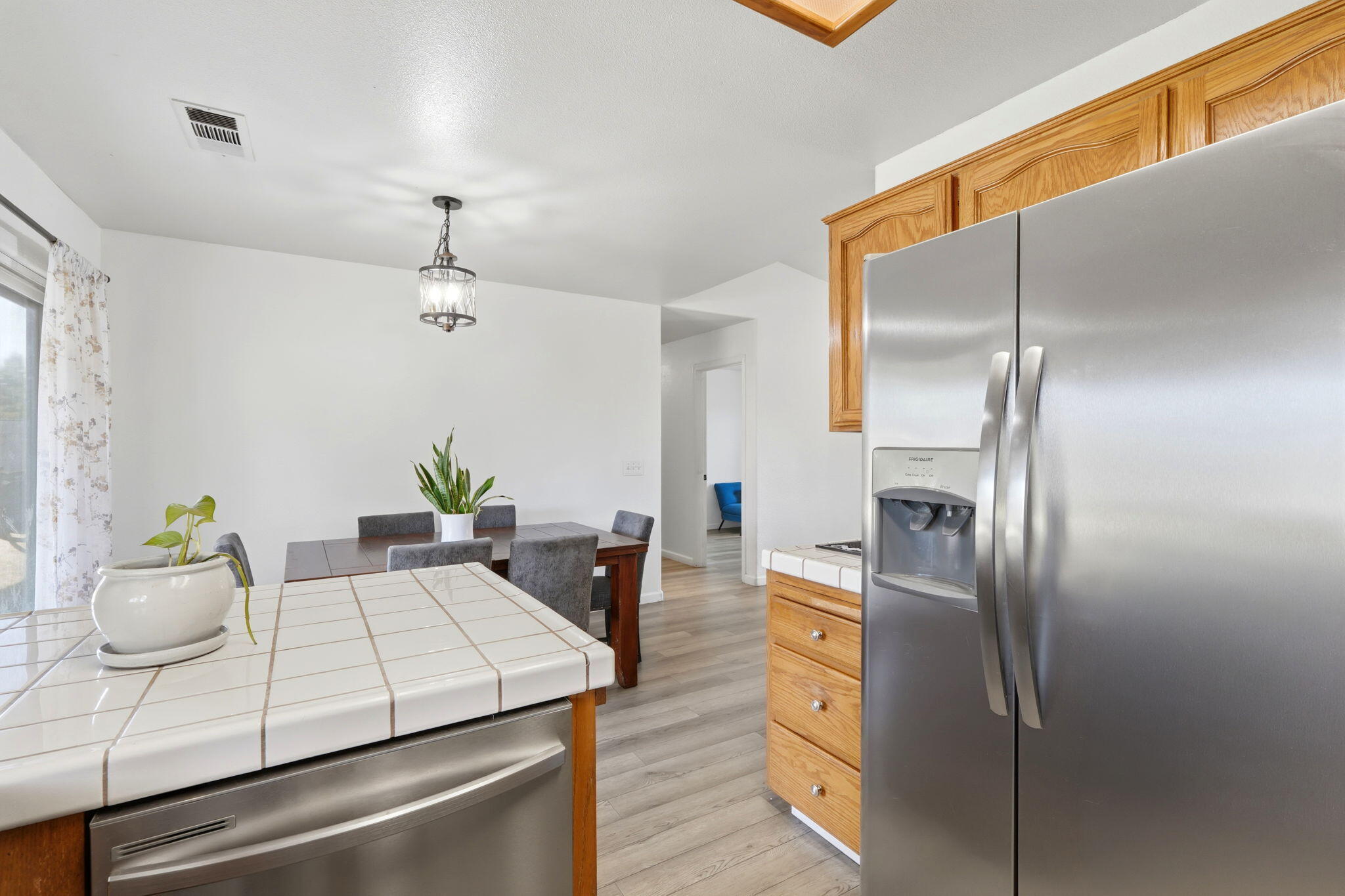 3118 W Loyola Ct, Visalia, CA 93277