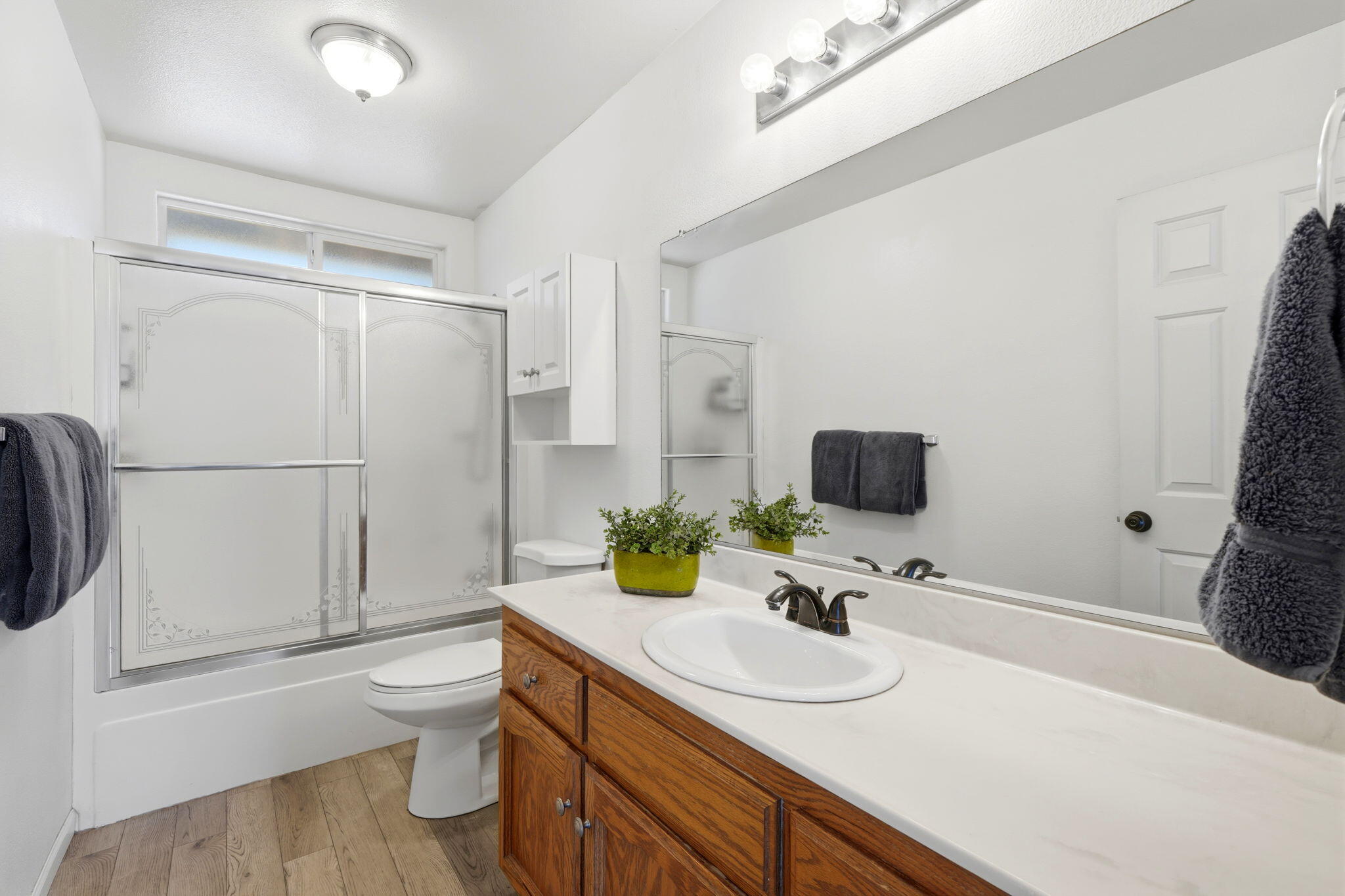 3118 W Loyola Ct, Visalia, CA 93277