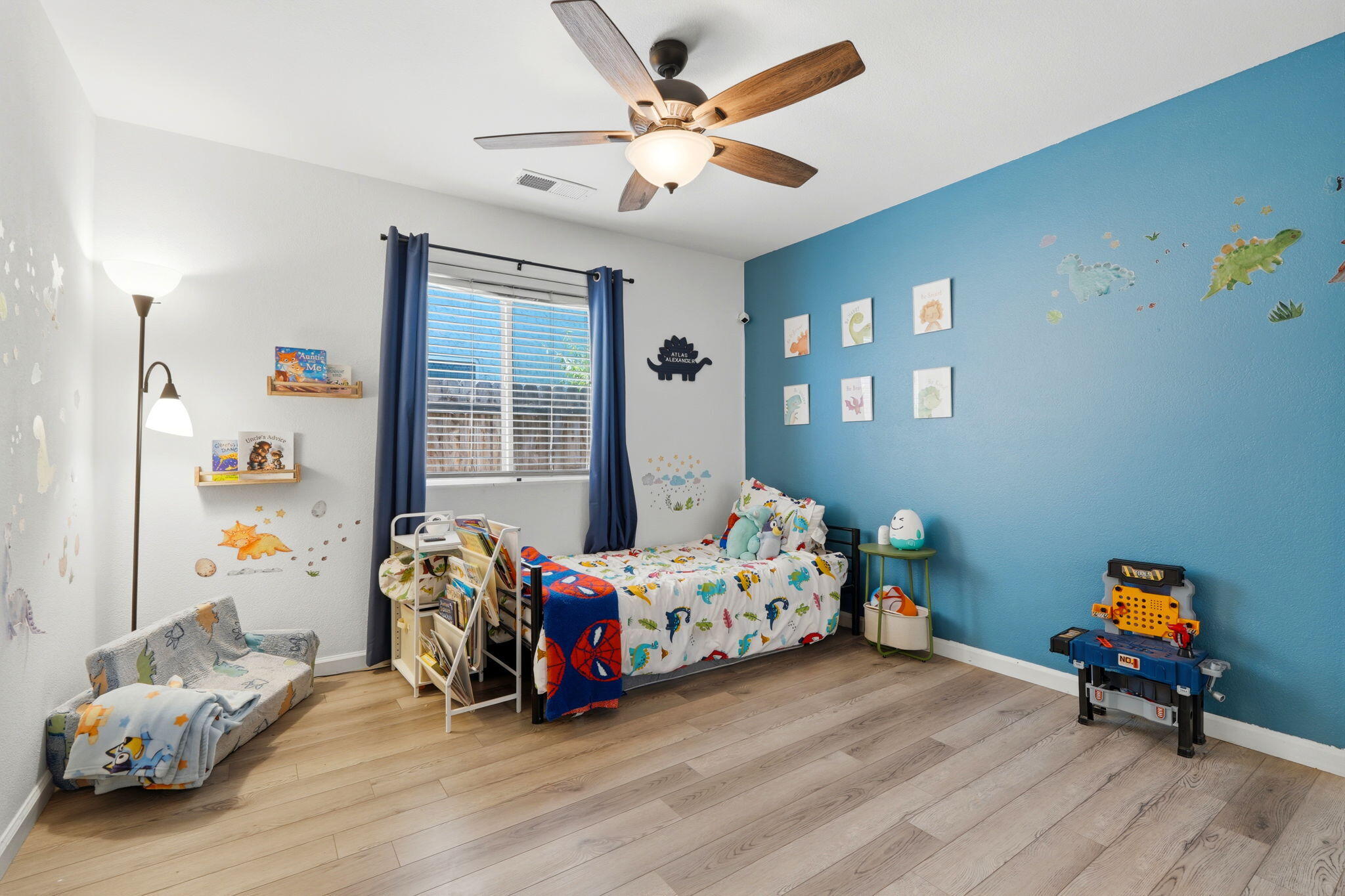 3118 W Loyola Ct, Visalia, CA 93277