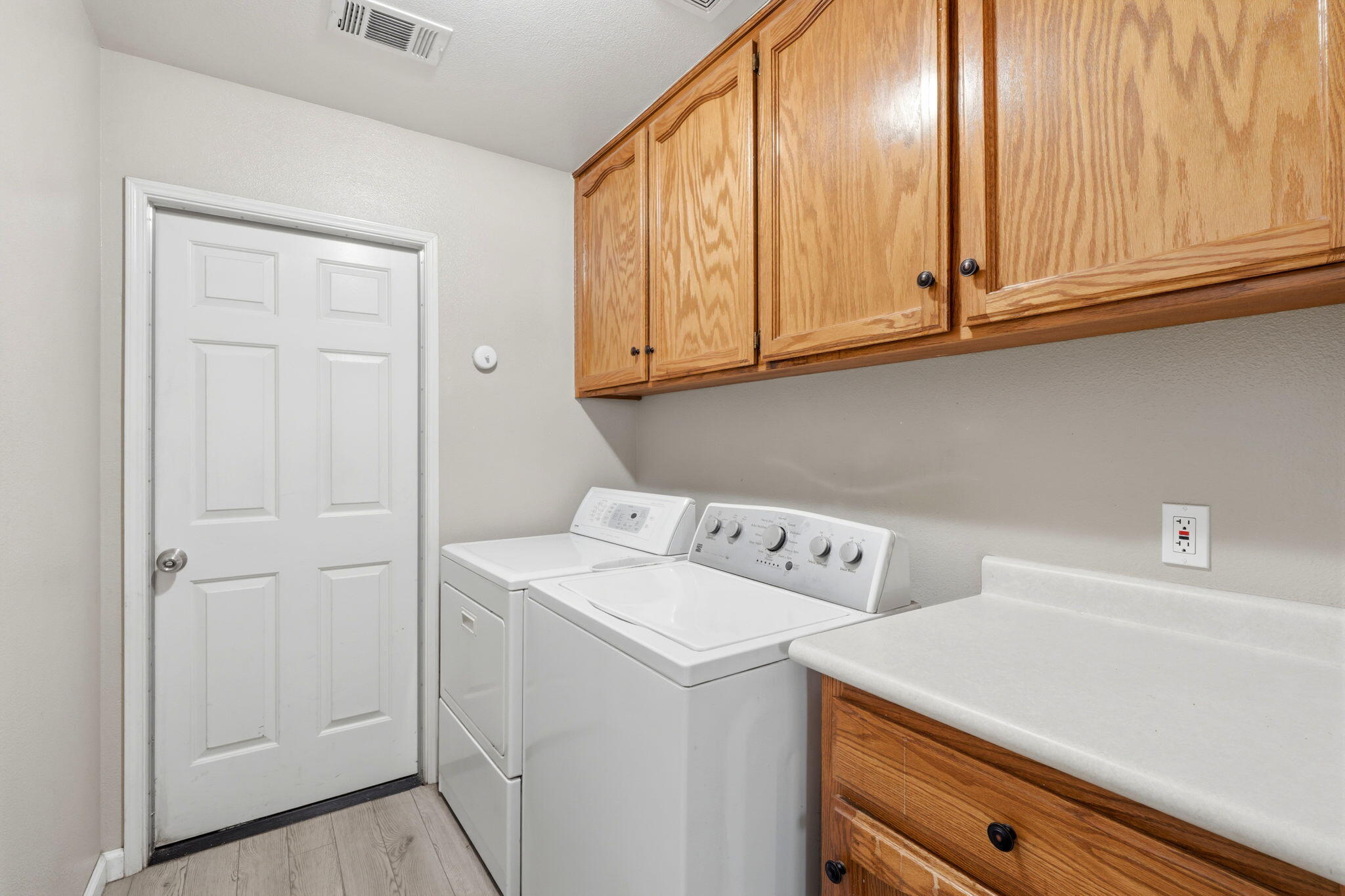 3118 W Loyola Ct, Visalia, CA 93277