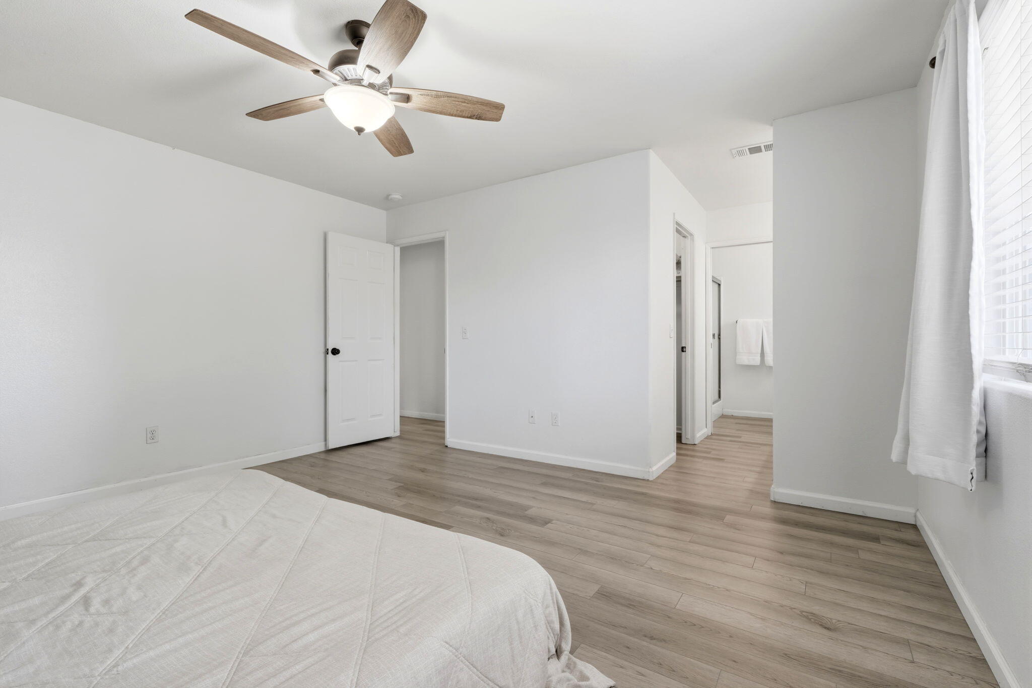 3118 W Loyola Ct, Visalia, CA 93277