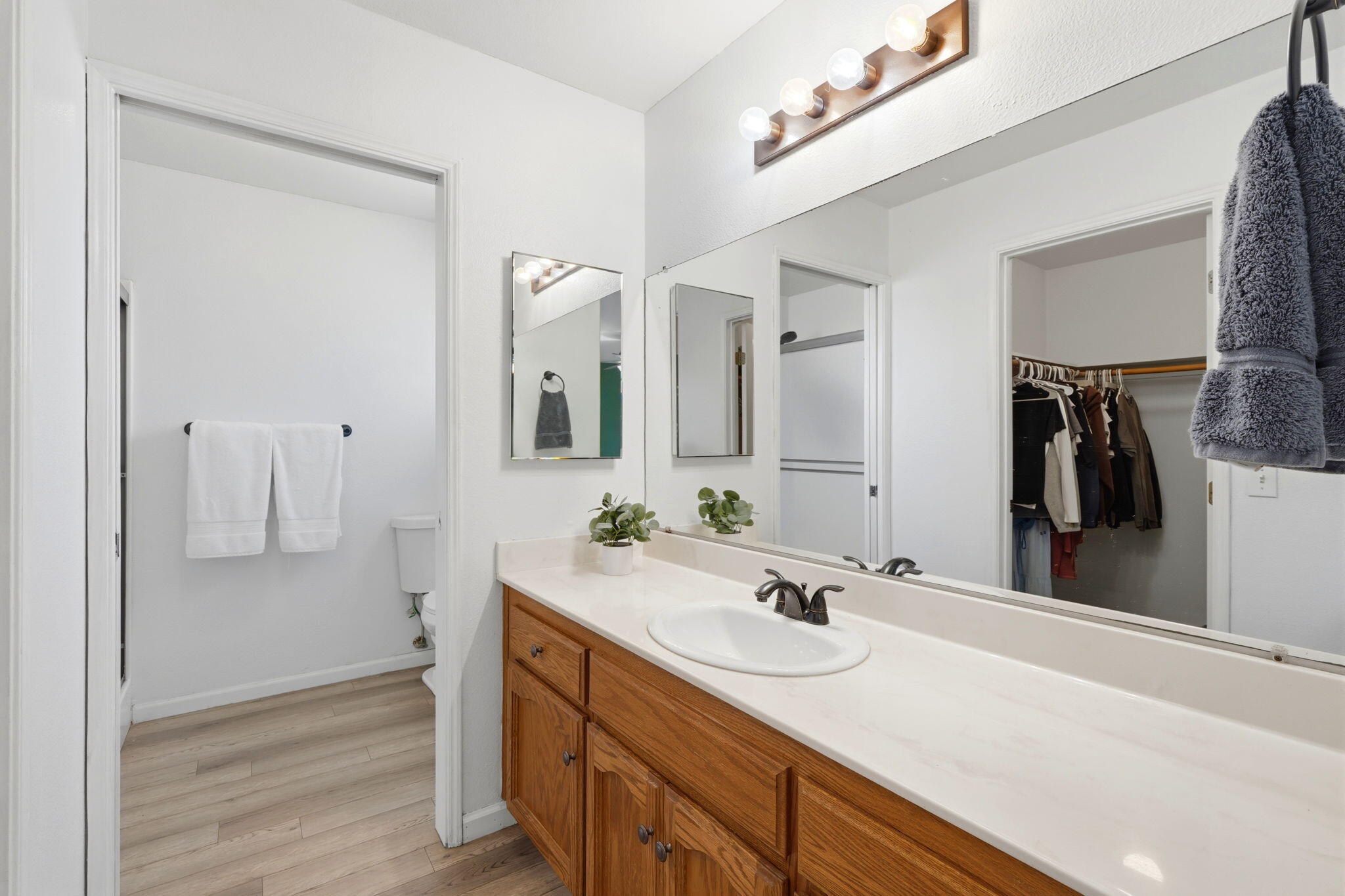 3118 W Loyola Ct, Visalia, CA 93277