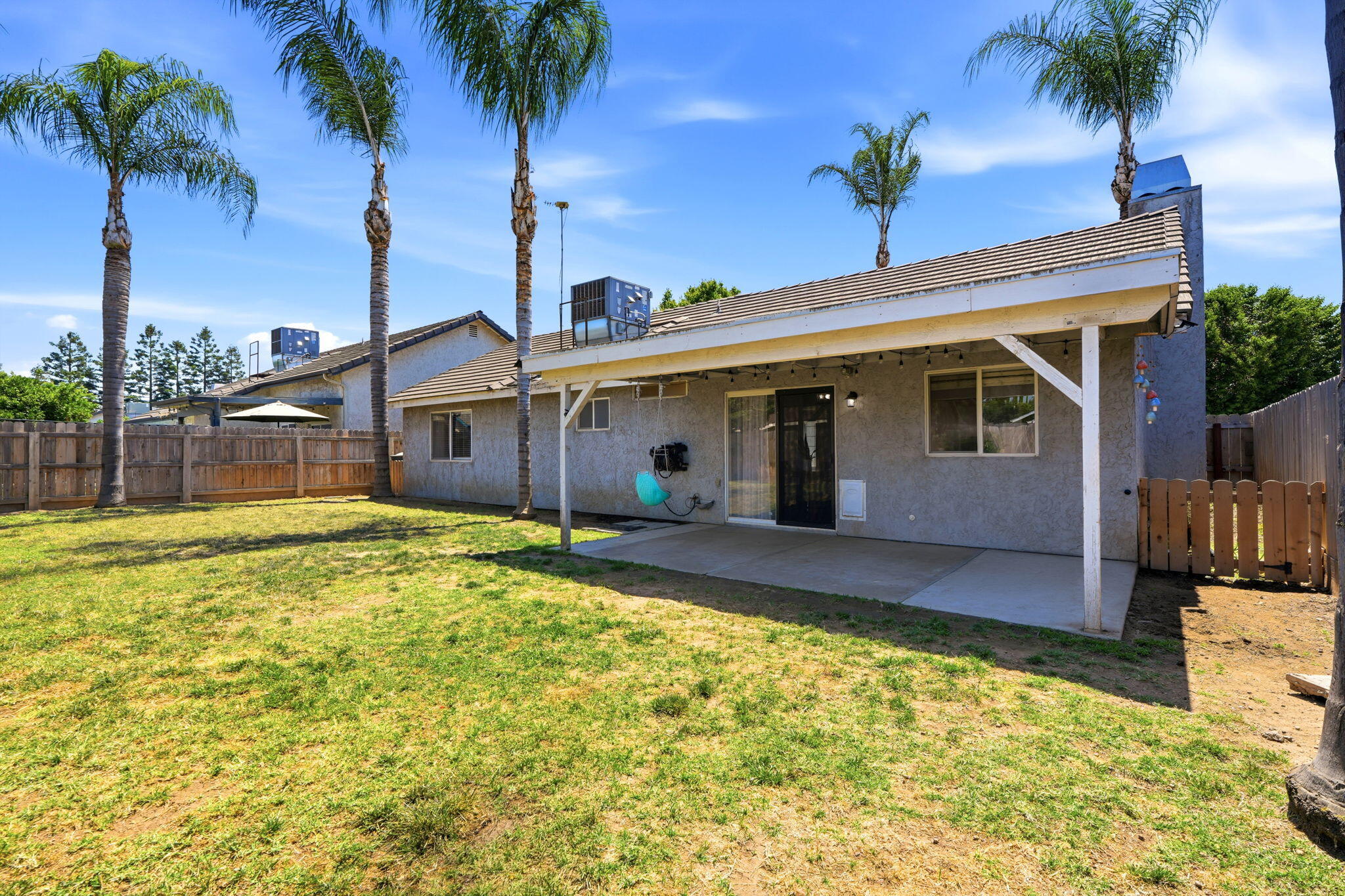 3118 W Loyola Ct, Visalia, CA 93277
