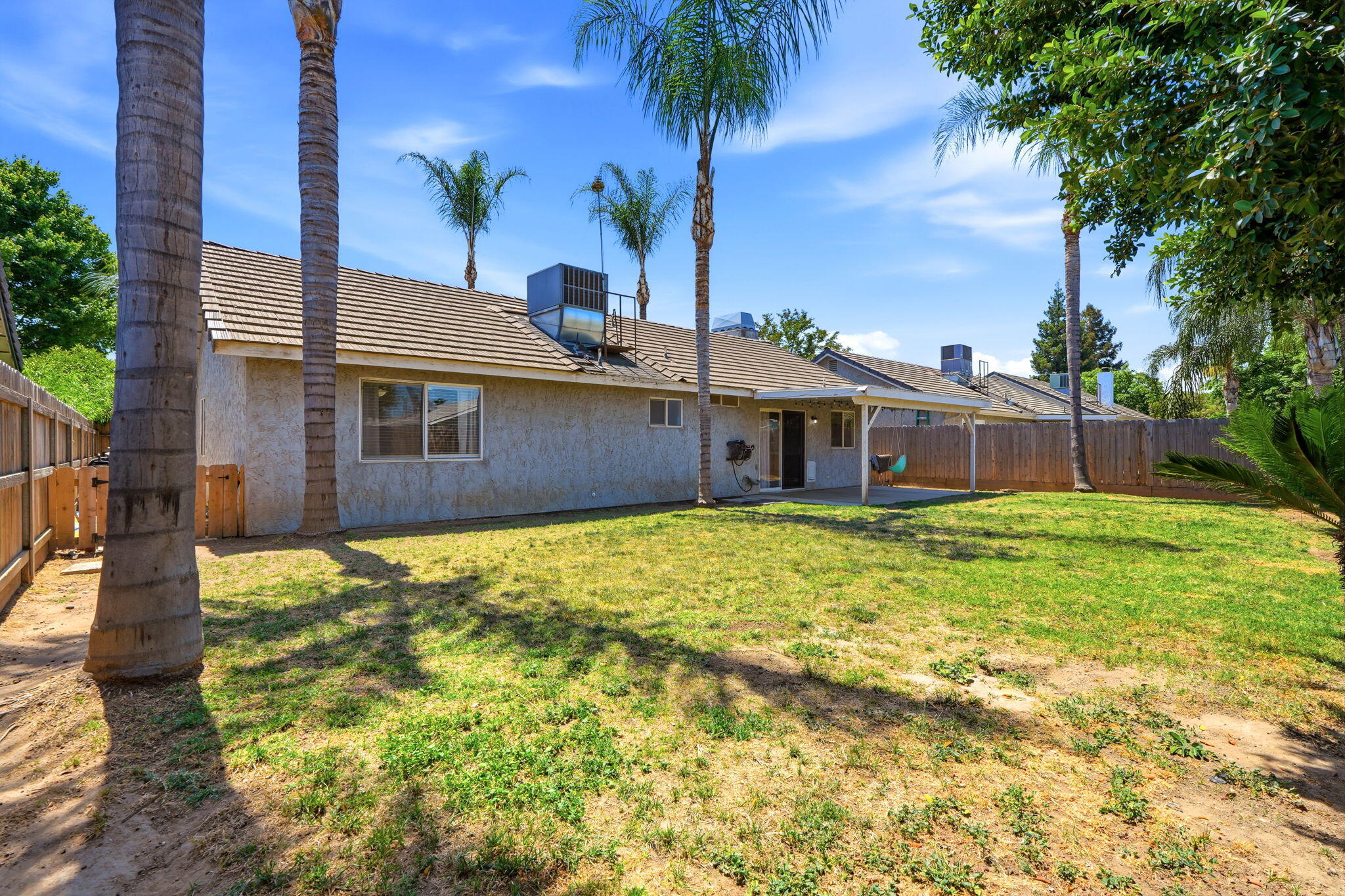3118 W Loyola Ct, Visalia, CA 93277