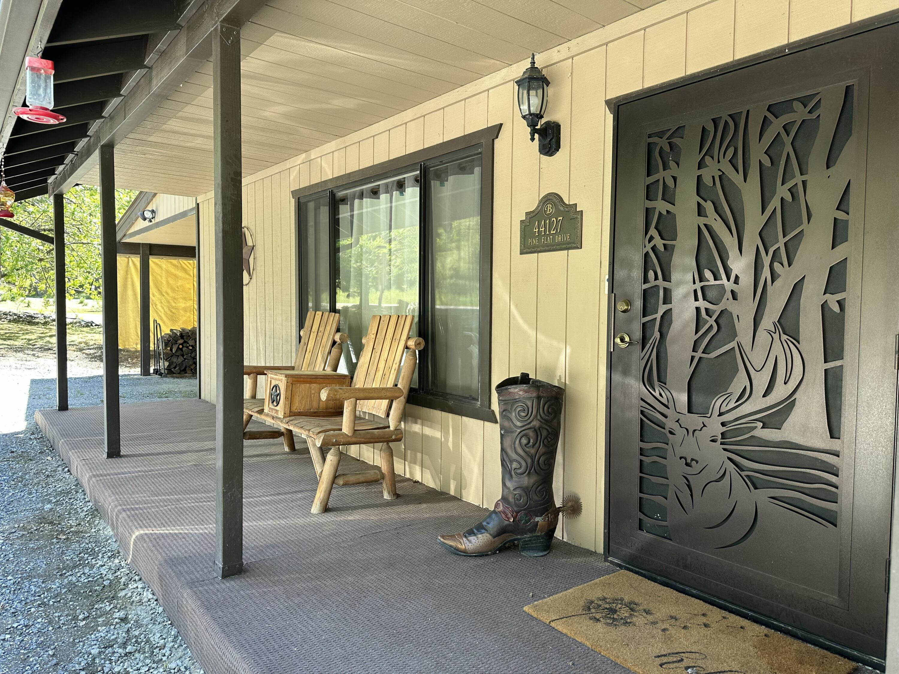 44127 Pine Flat Dr, California Hot Springs, CA 93207
