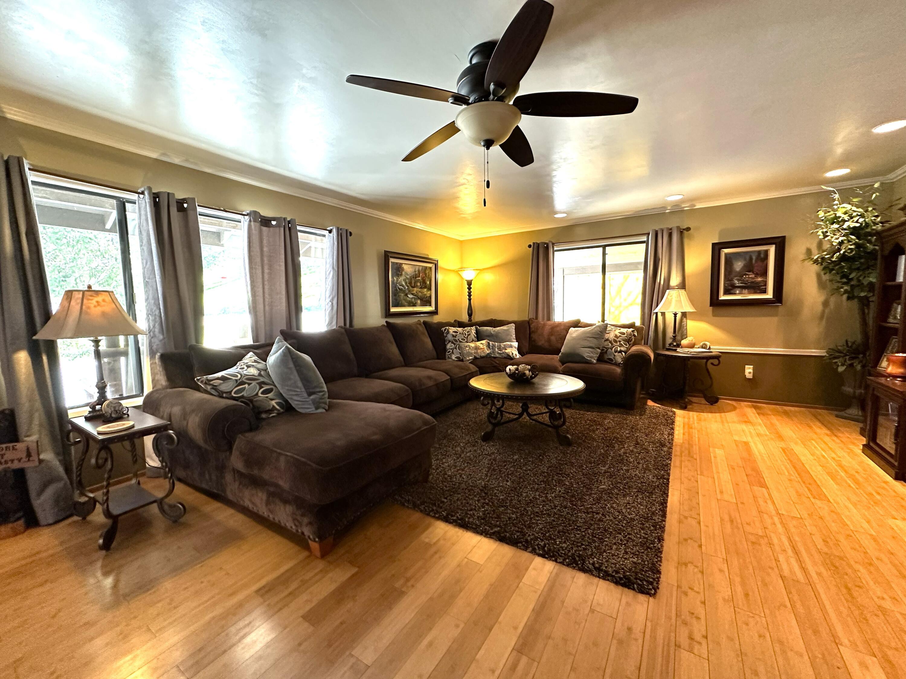 44127 Pine Flat Dr, California Hot Springs, CA 93207