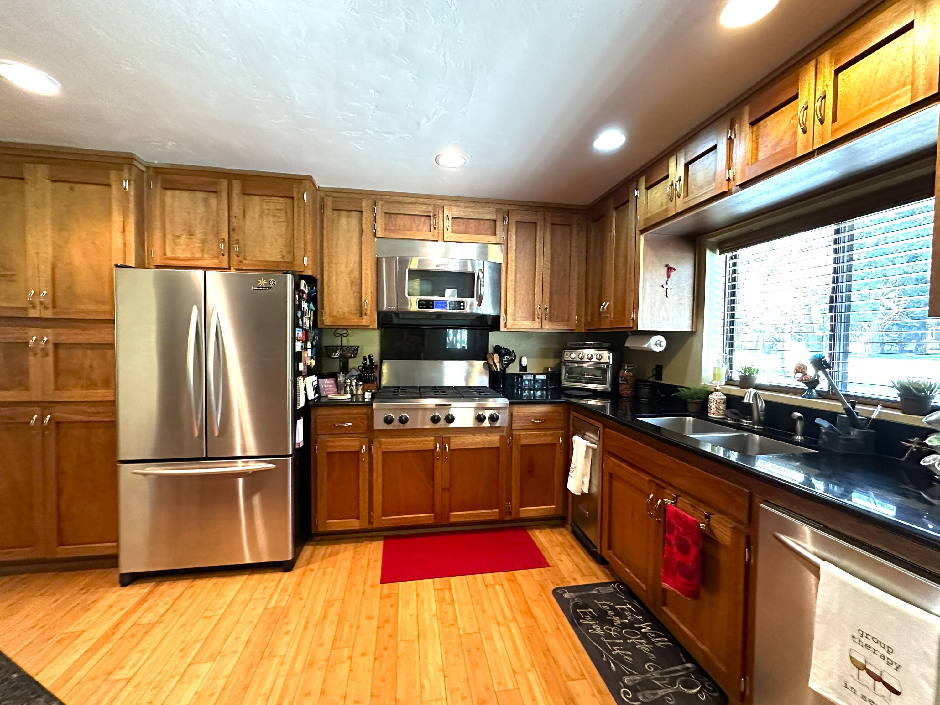 44127 Pine Flat Dr, California Hot Springs, CA 93207