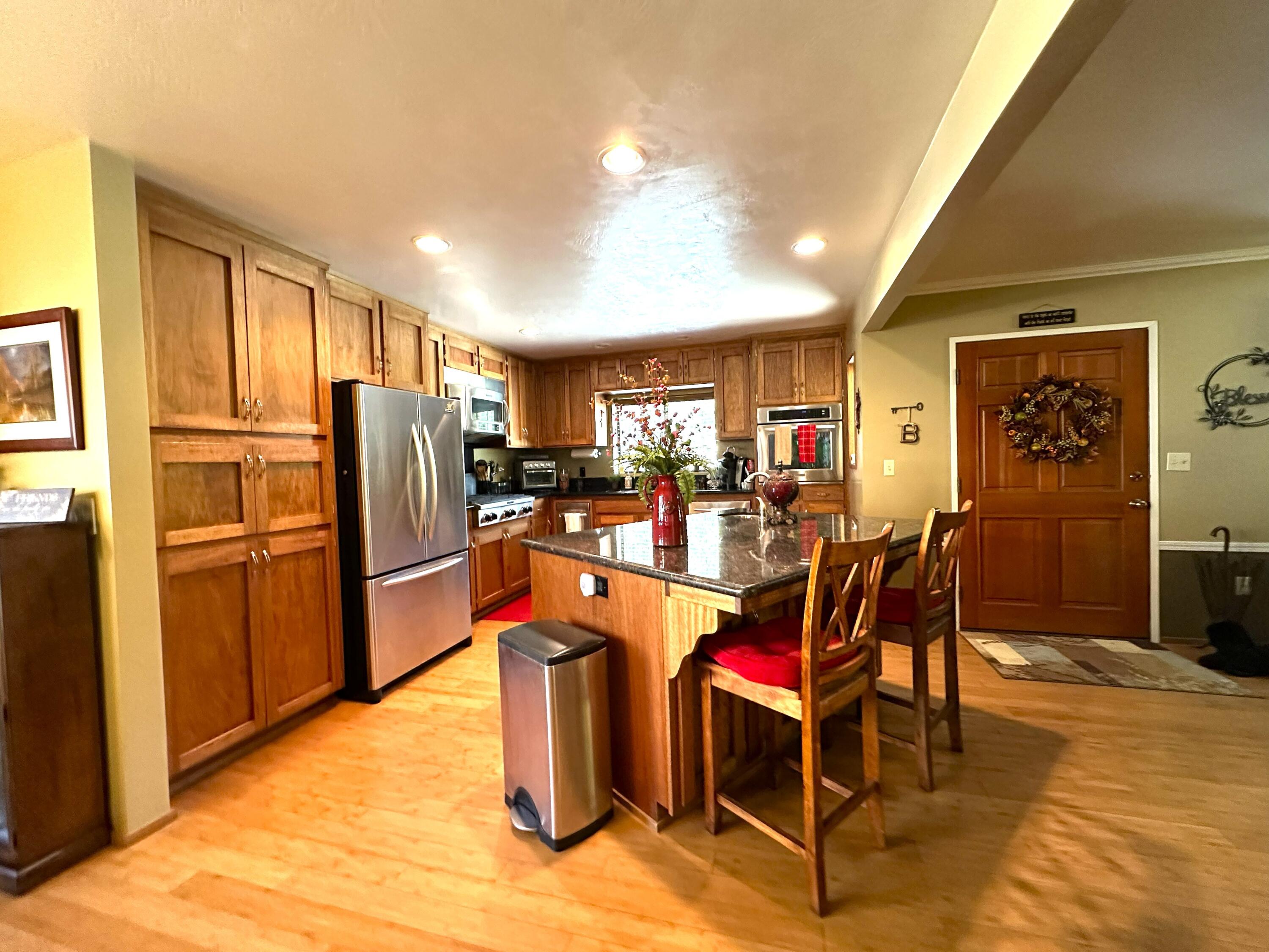 44127 Pine Flat Dr, California Hot Springs, CA 93207
