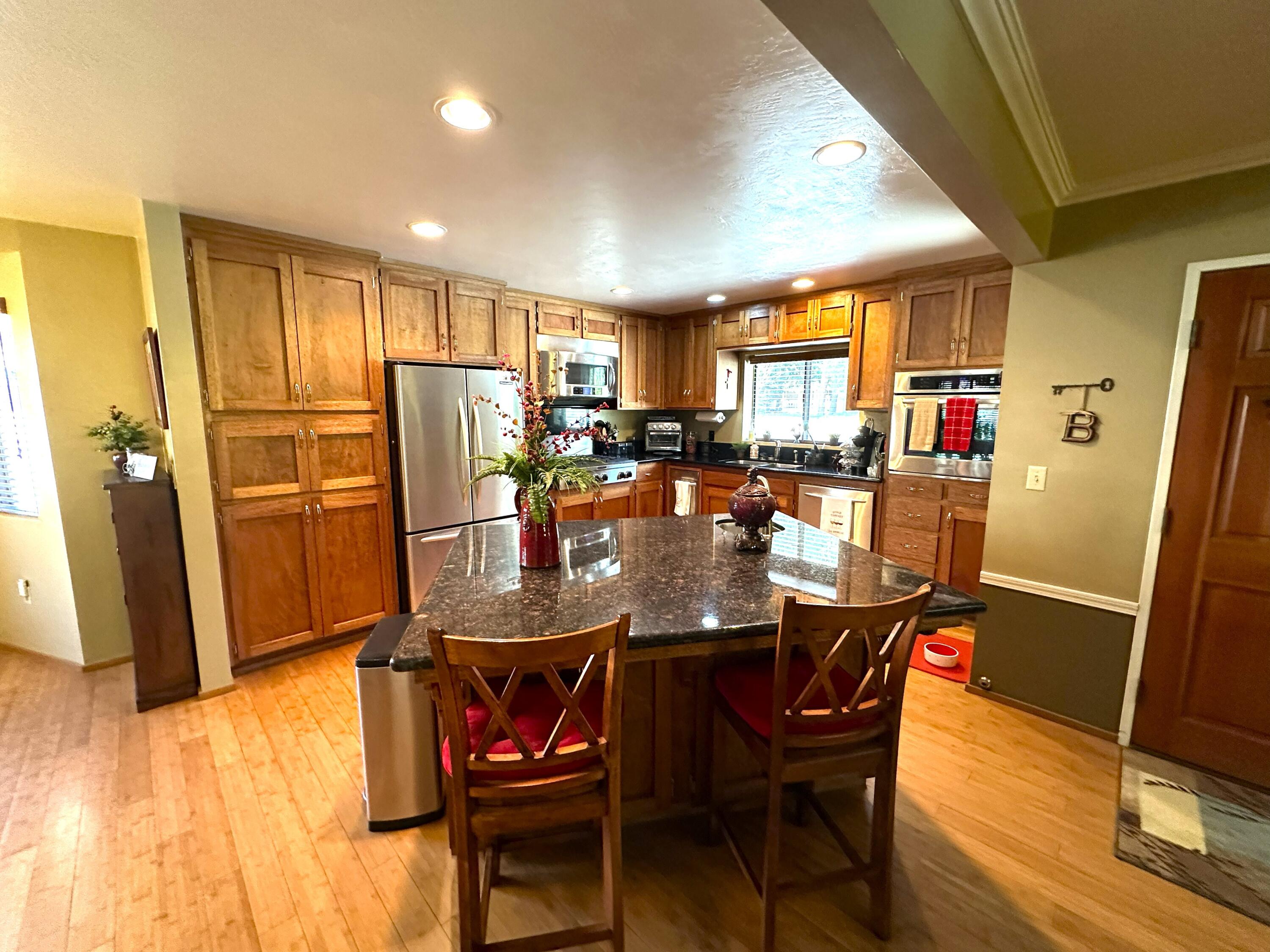44127 Pine Flat Dr, California Hot Springs, CA 93207