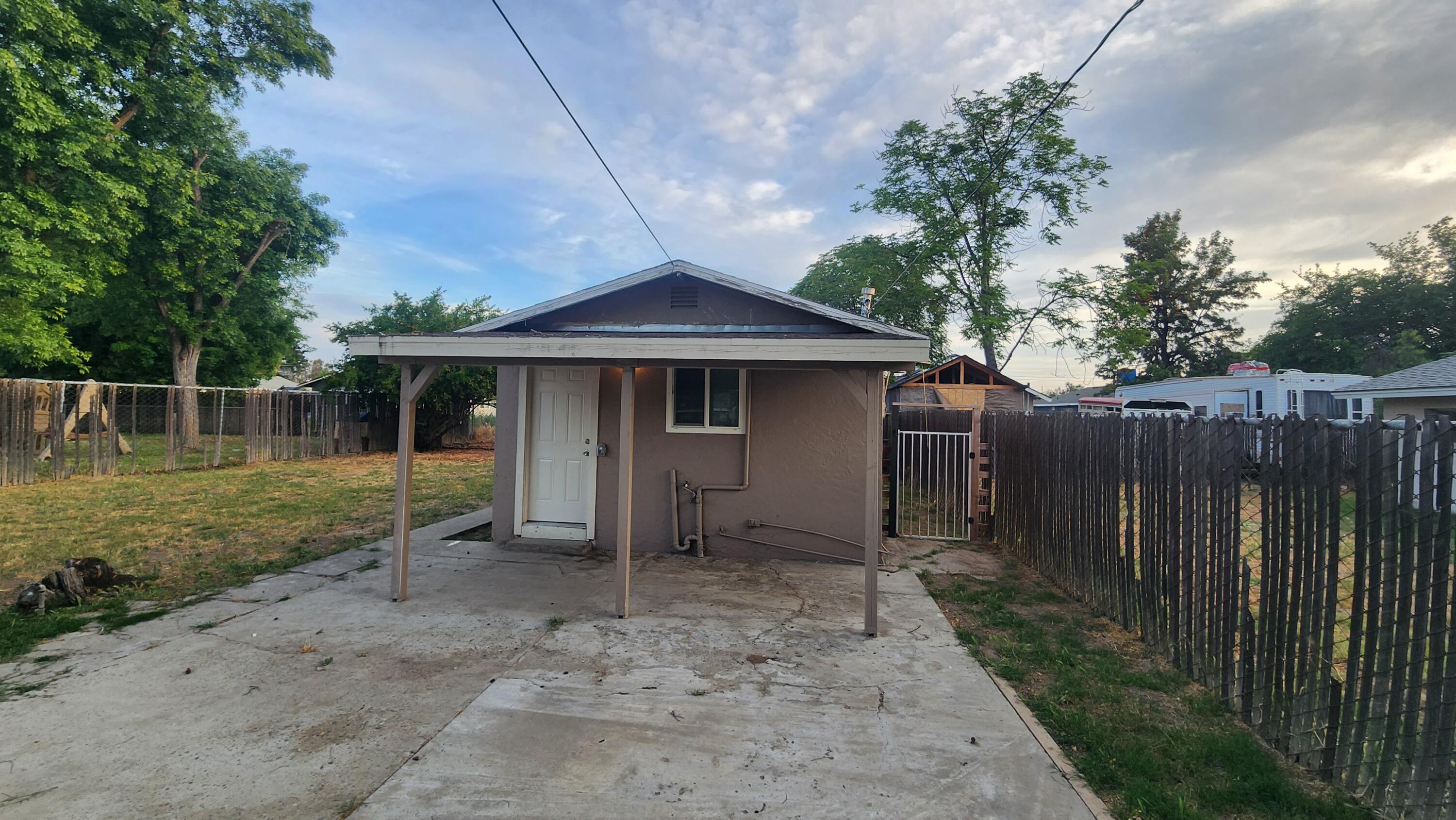 301 W Braden Ave, Hanford, CA 93230