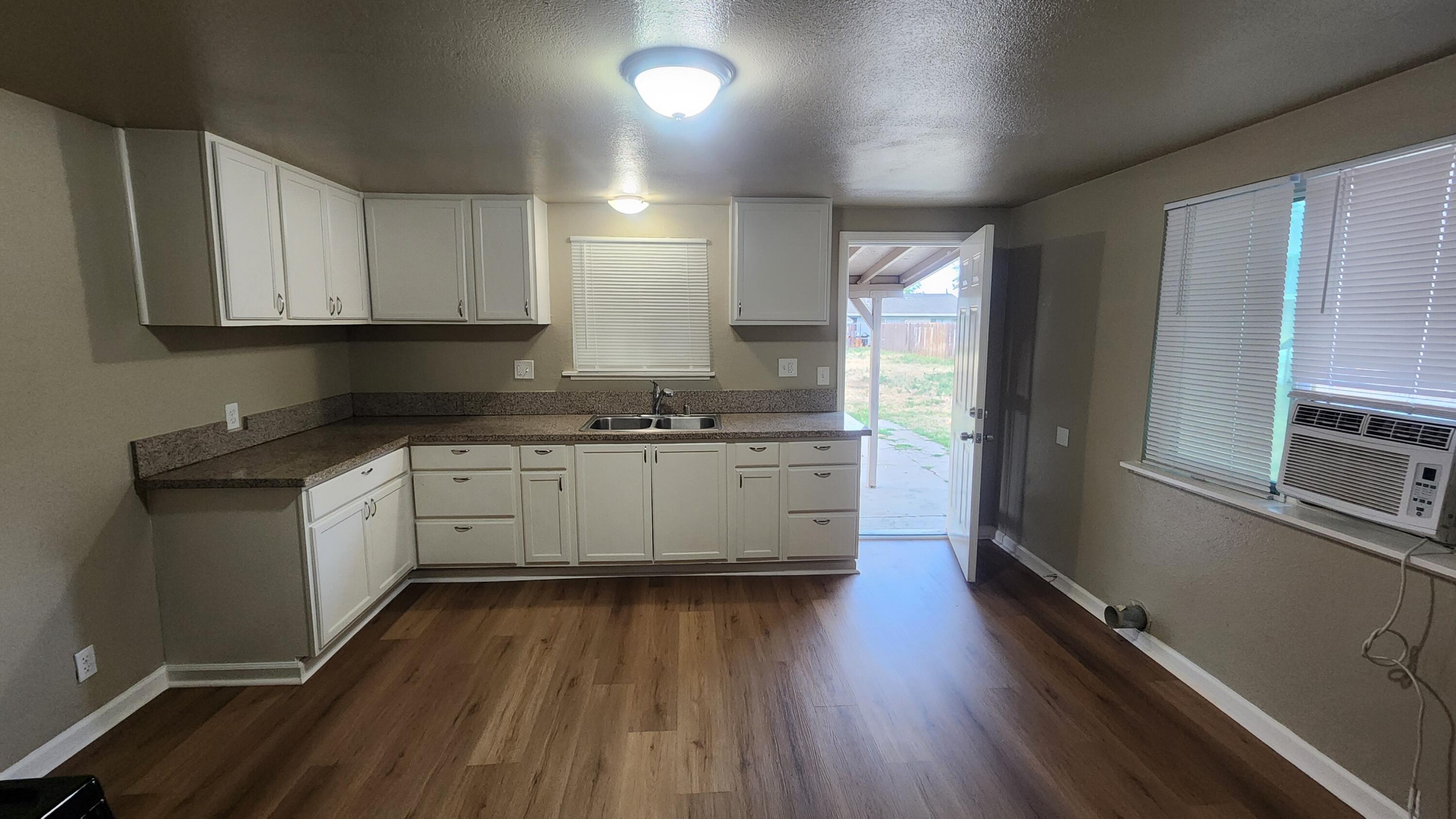 301 W Braden Ave, Hanford, CA 93230