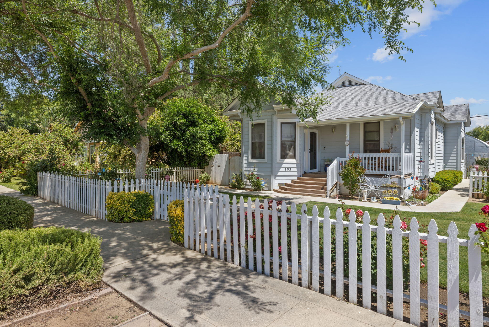 303 N E St, Exeter, CA 93221