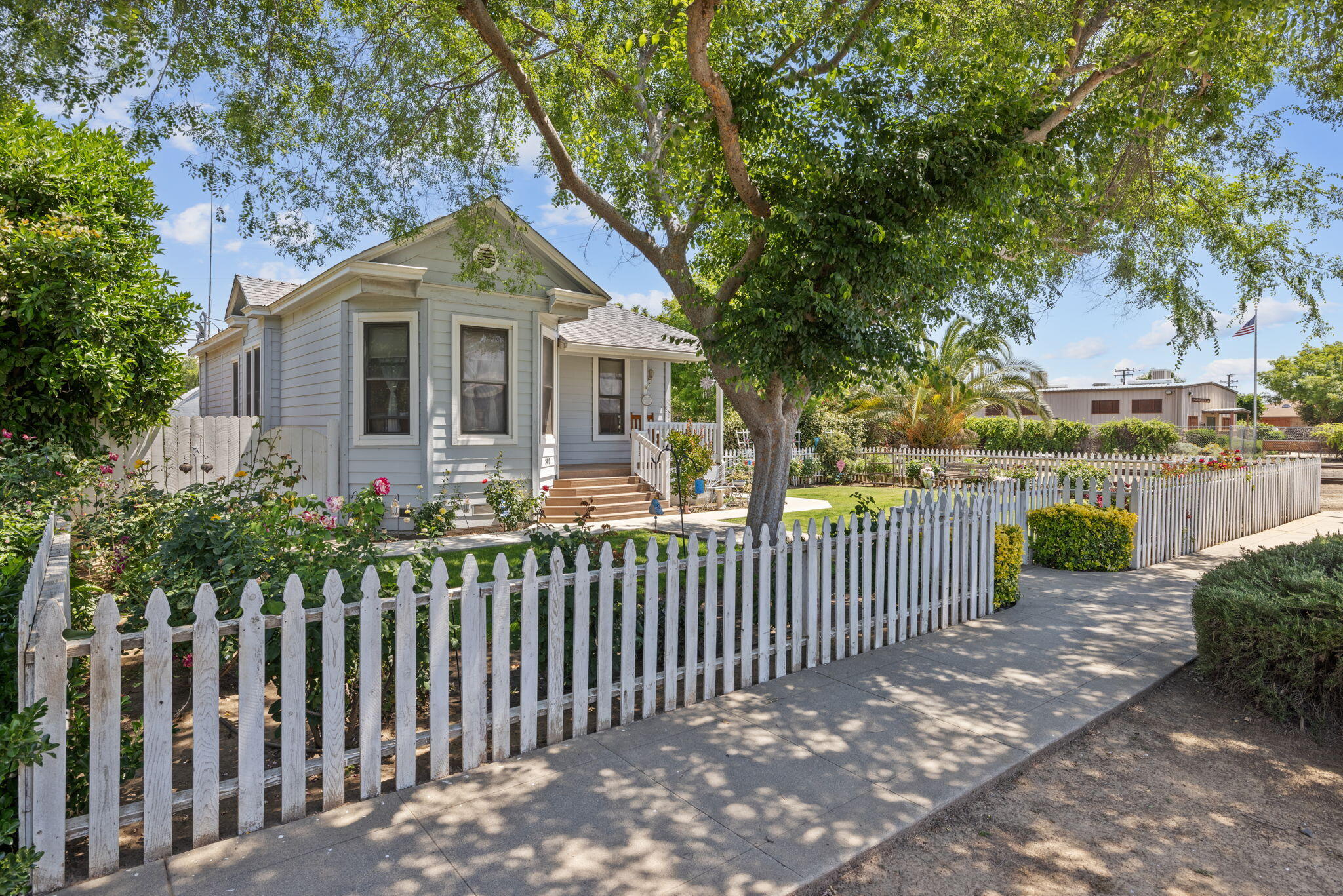 303 N E St, Exeter, CA 93221