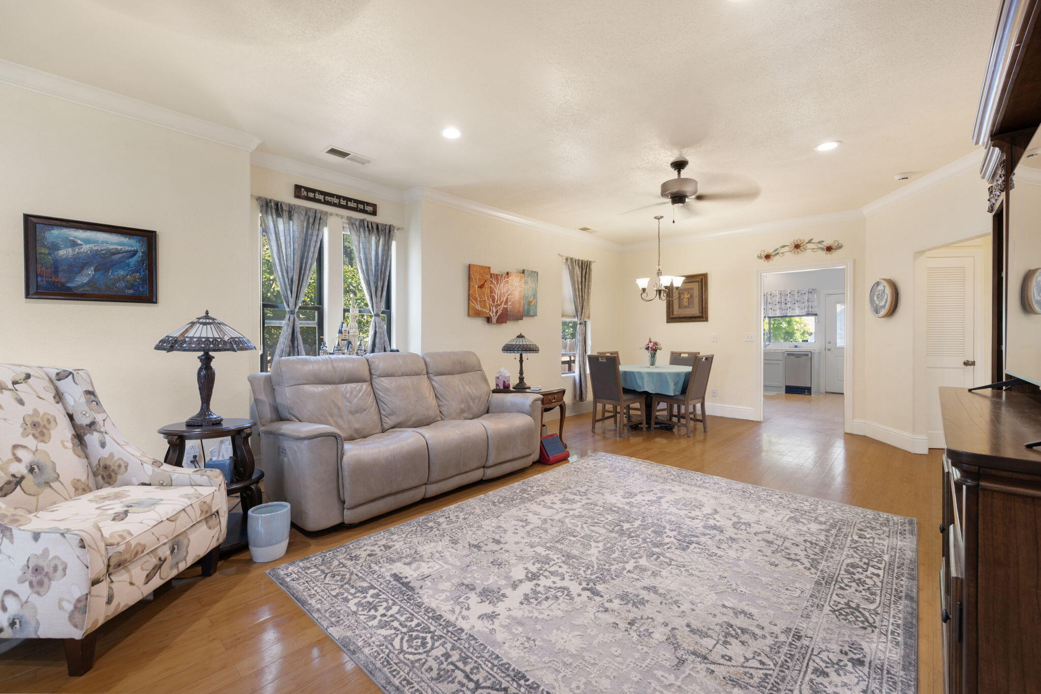 303 N E St, Exeter, CA 93221