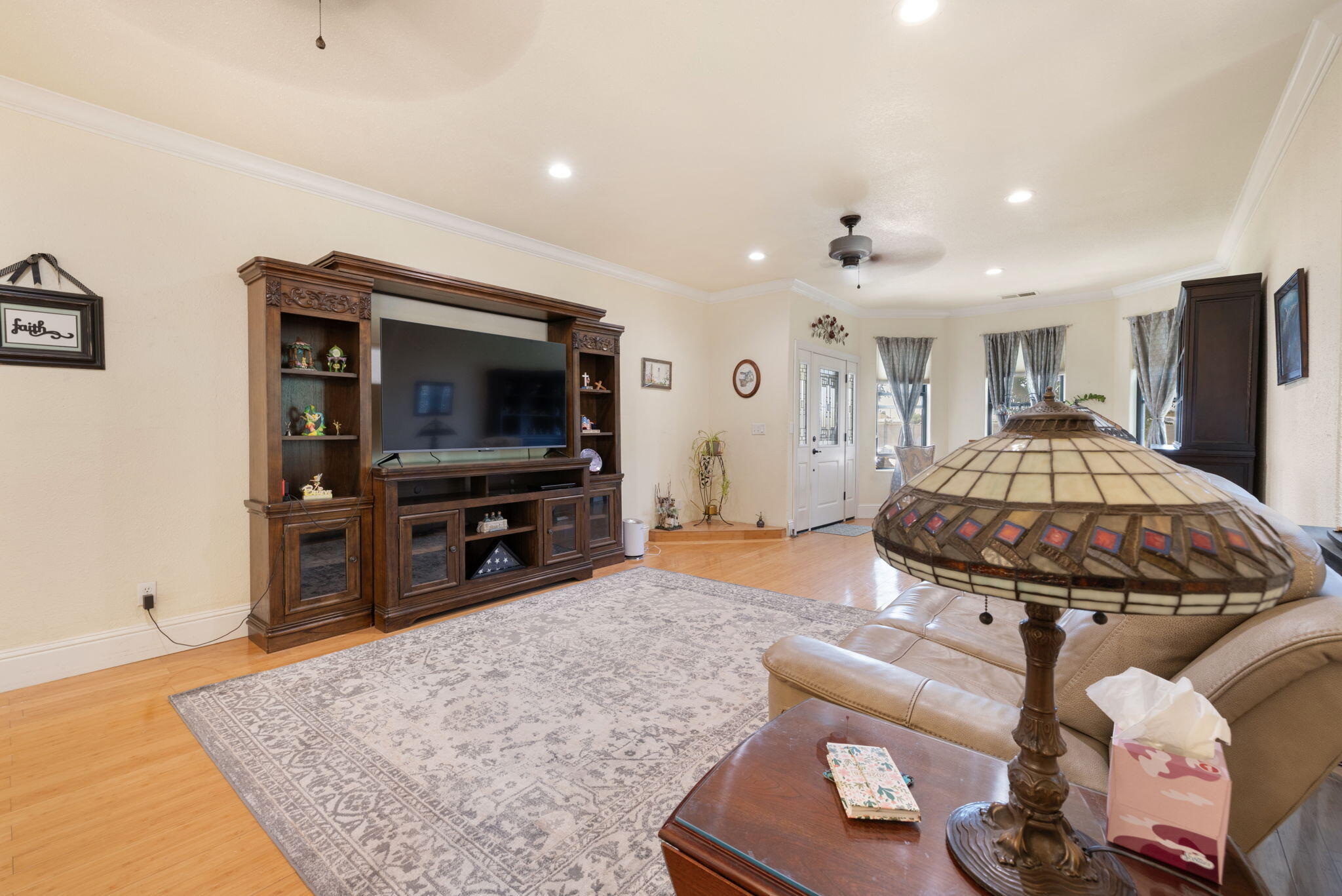 303 N E St, Exeter, CA 93221