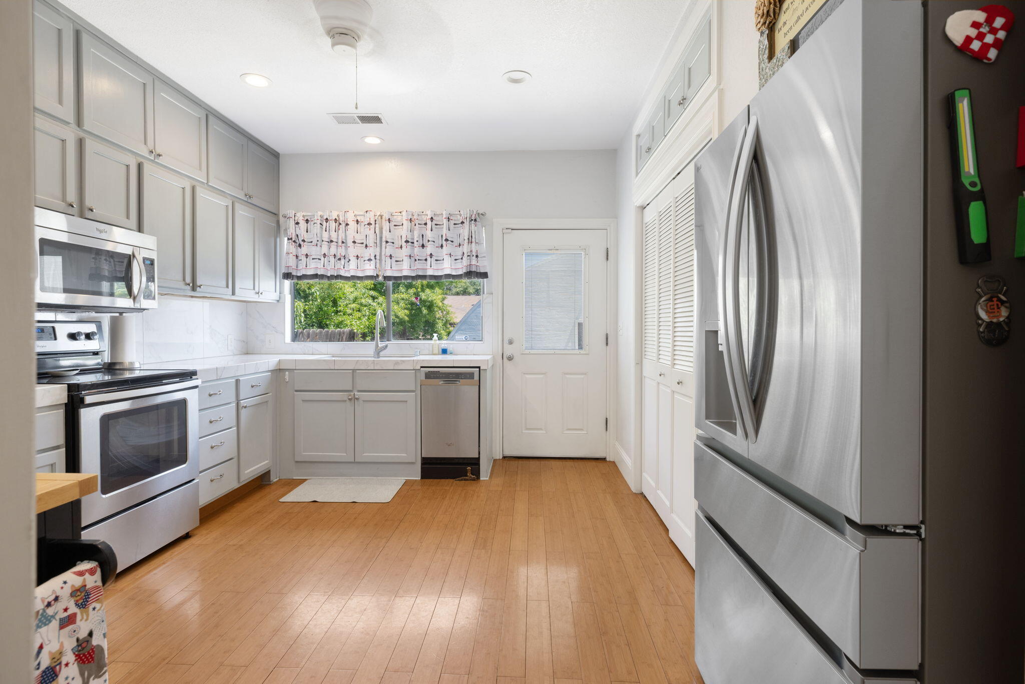303 N E St, Exeter, CA 93221