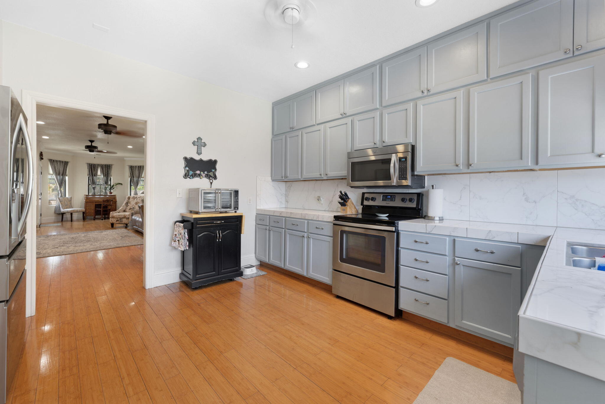 303 N E St, Exeter, CA 93221