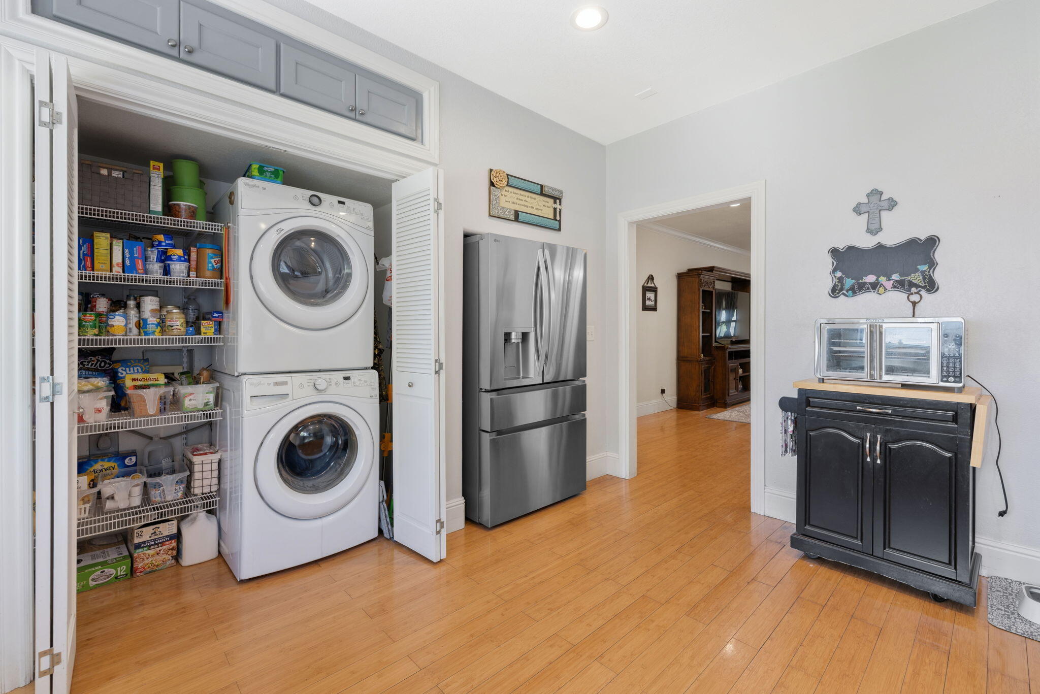 303 N E St, Exeter, CA 93221