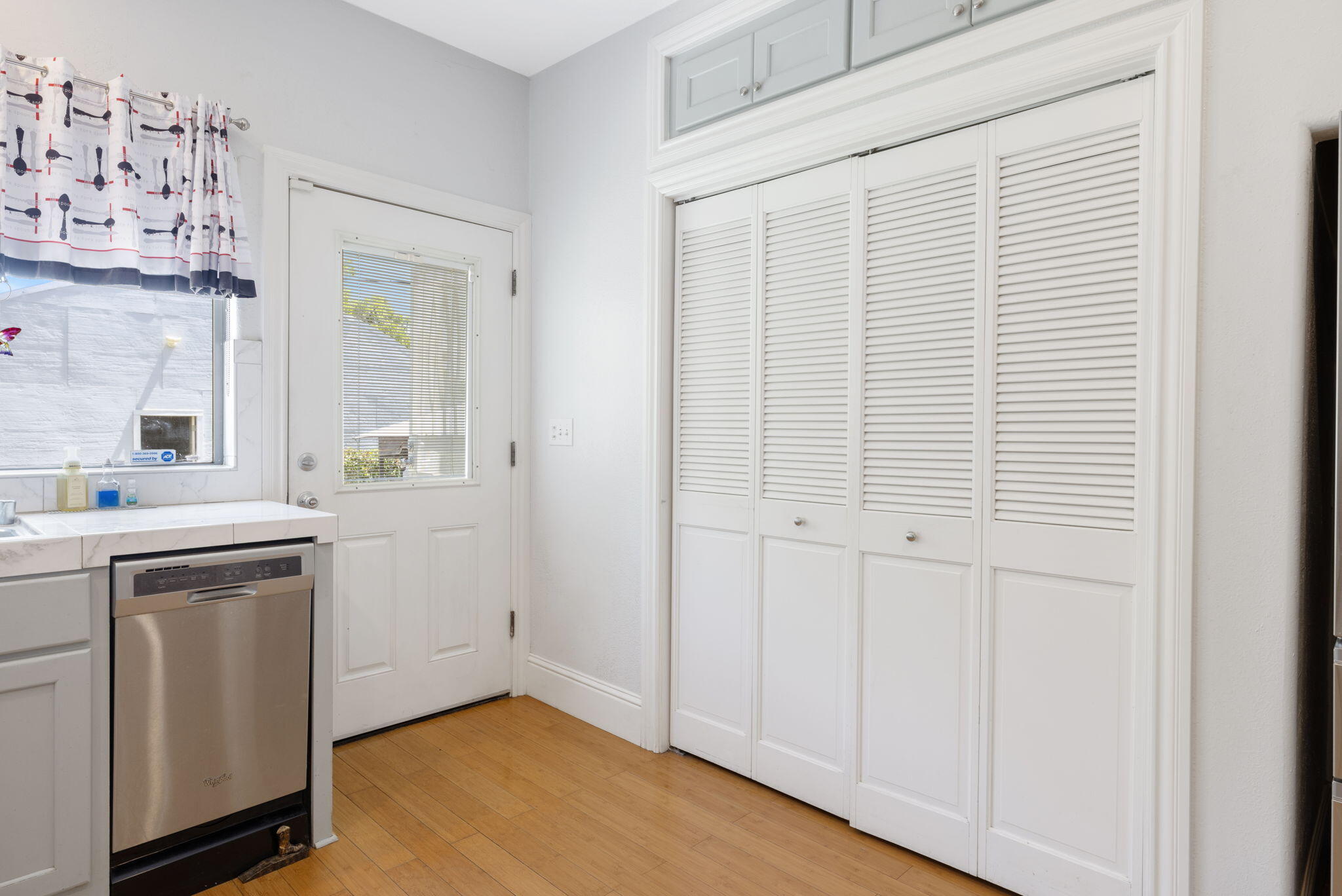 303 N E St, Exeter, CA 93221