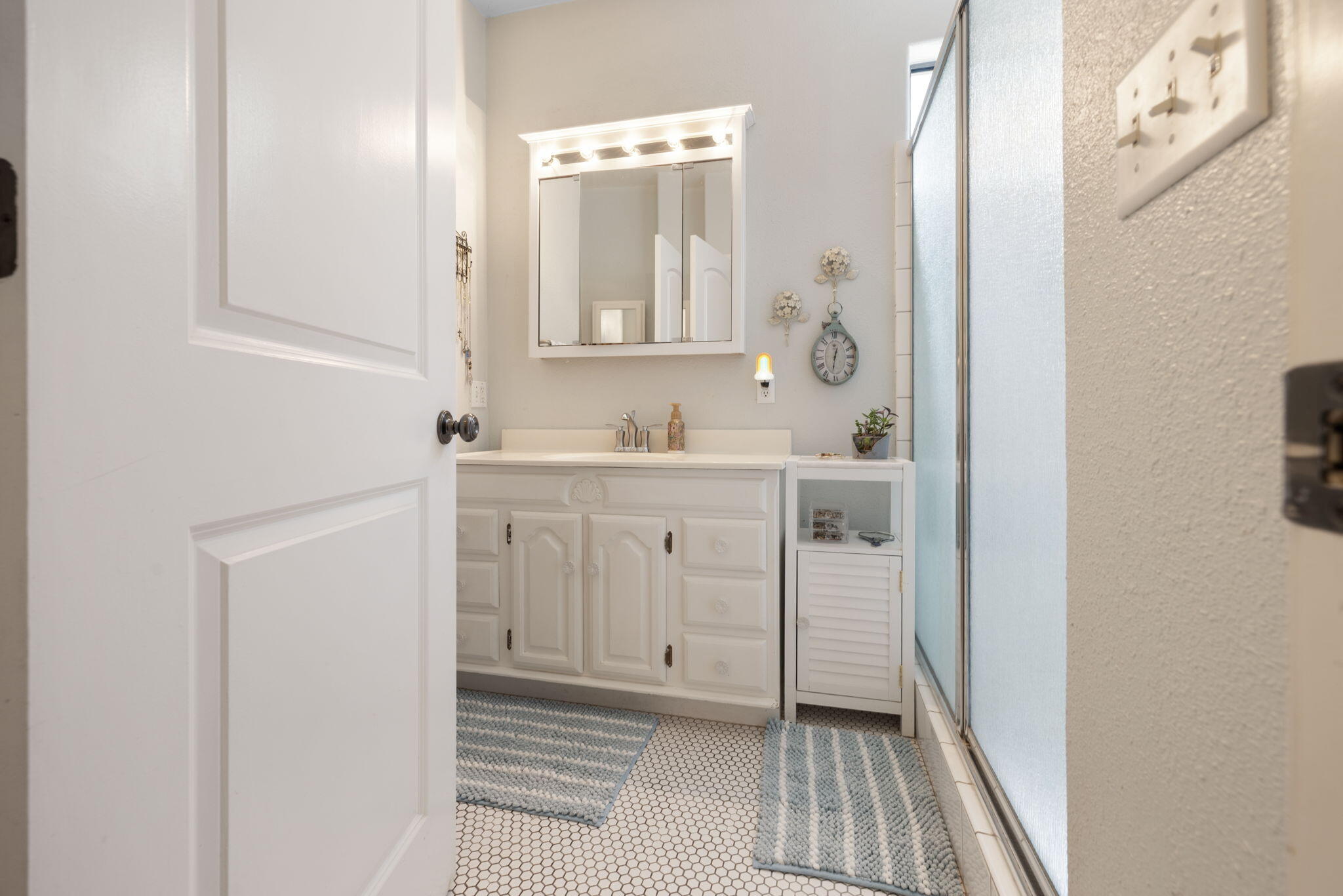 303 N E St, Exeter, CA 93221